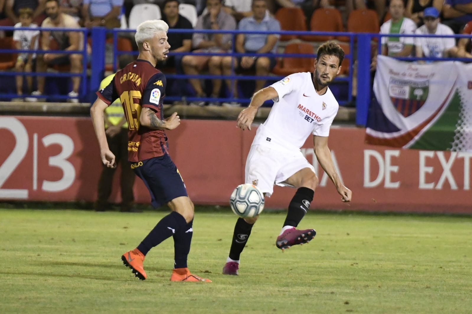 Franco Vázquez del Sevilla FC ante el Extremadura