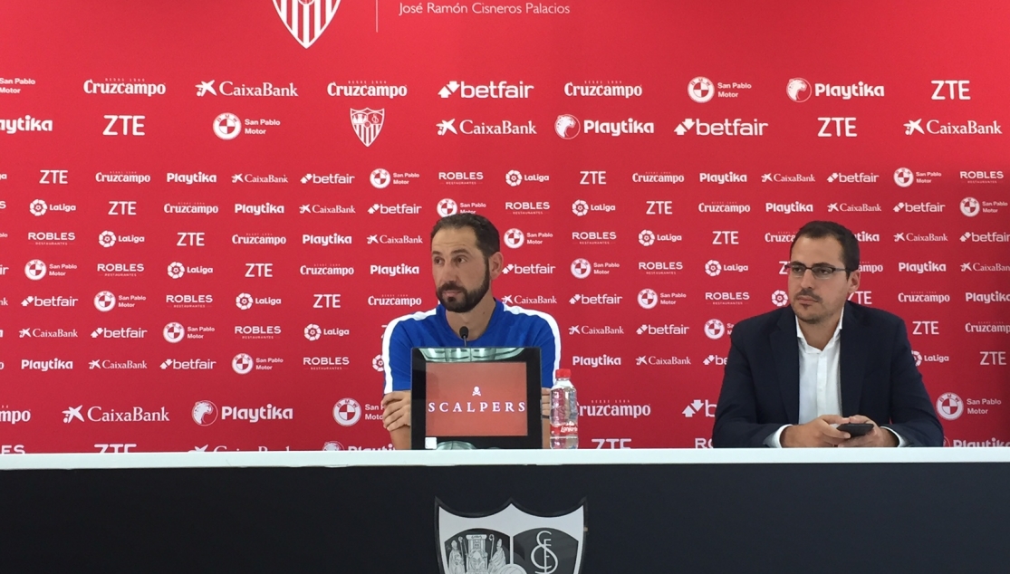 Machín en la rueda de prensa previa al Rayo Vallecano 