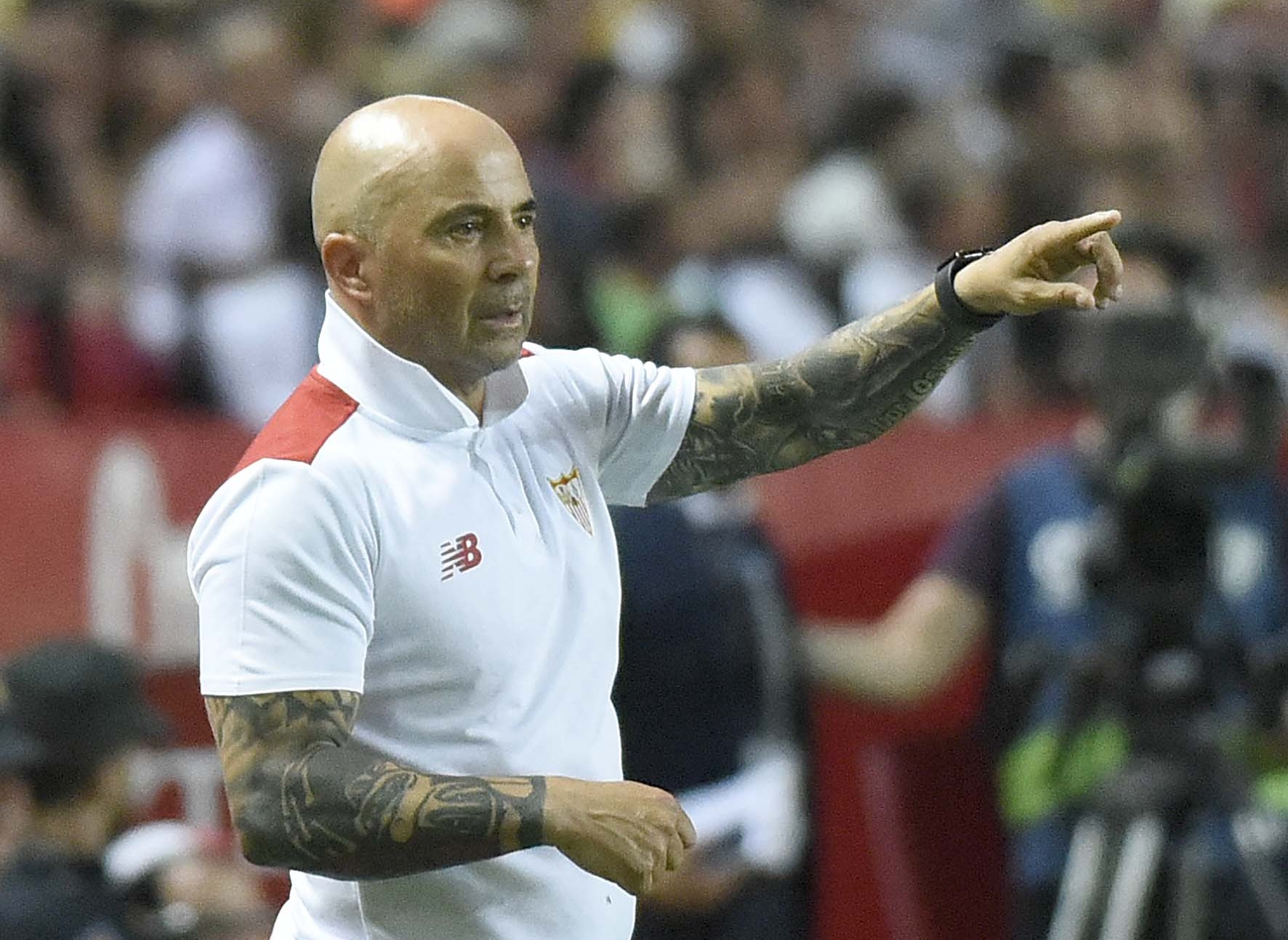 Sampaoli da indicaciones desde el banquillo