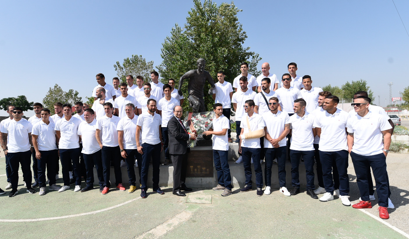 Ofrenda de la plantilla del Sevilla FC a Antonio Puerta