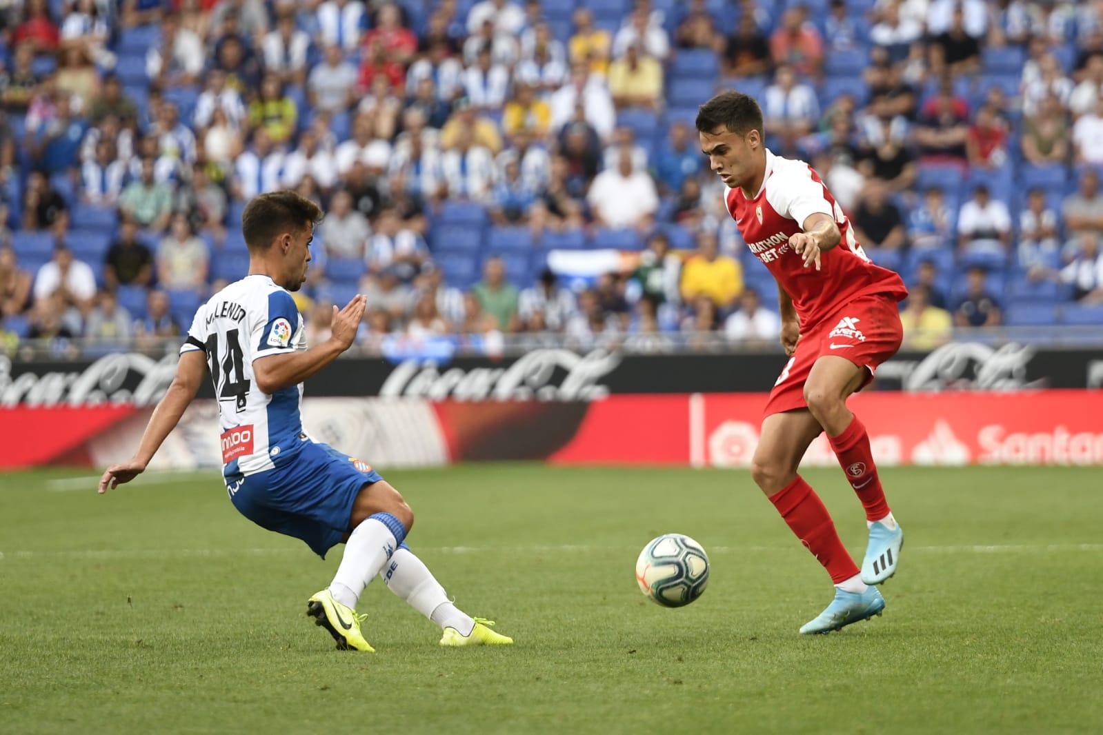 Imagen de Reguilón frente al Espanyol