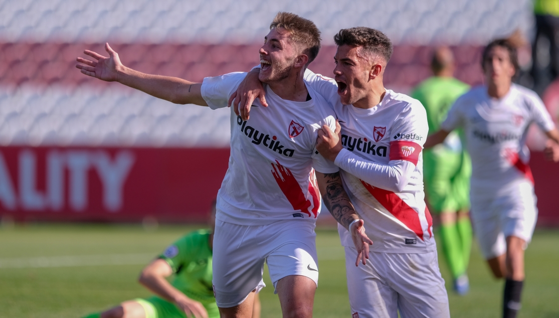 Casas celebra el primer gol