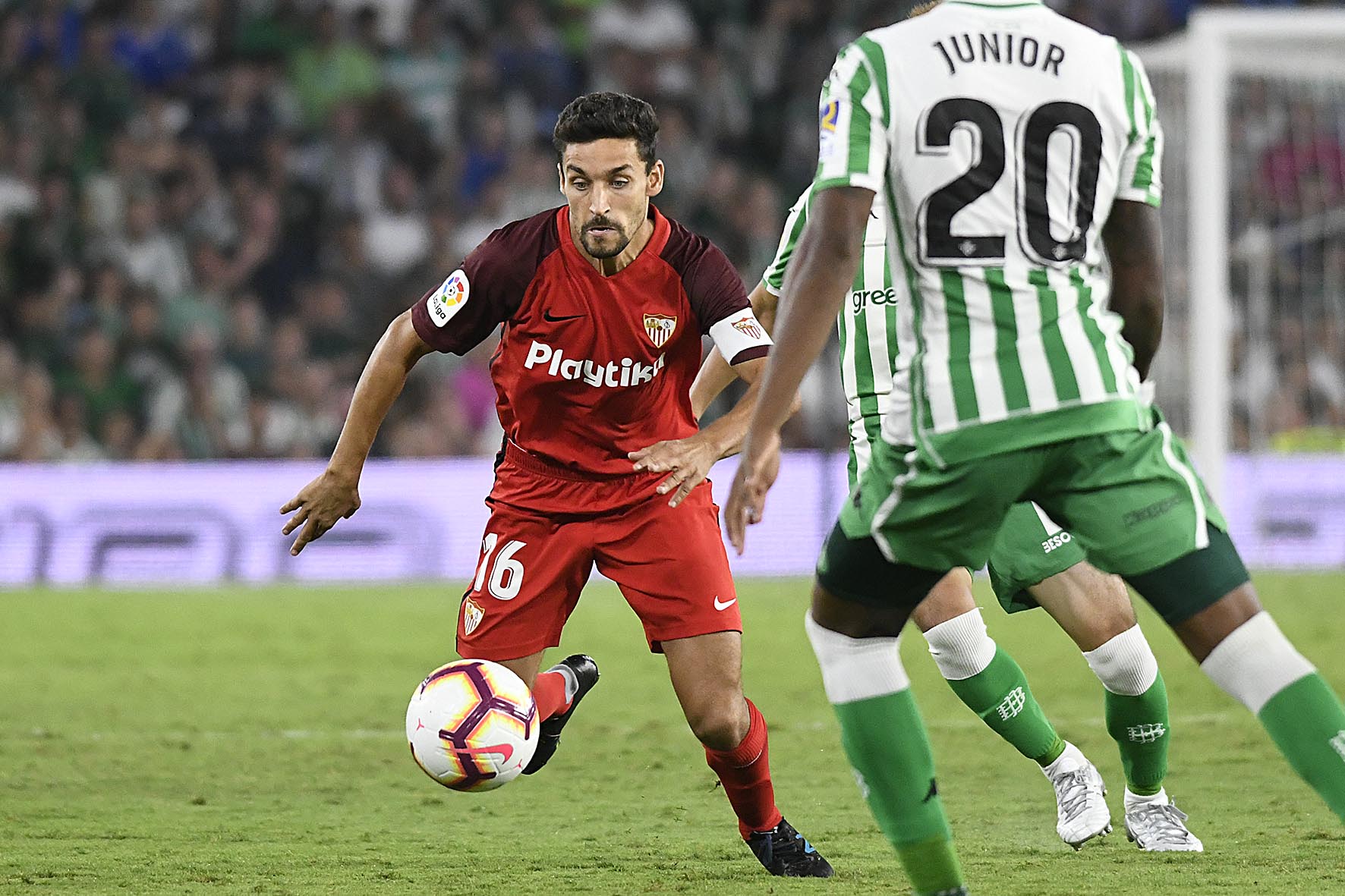 Jesús Navas del Sevilla FC ante el Betis