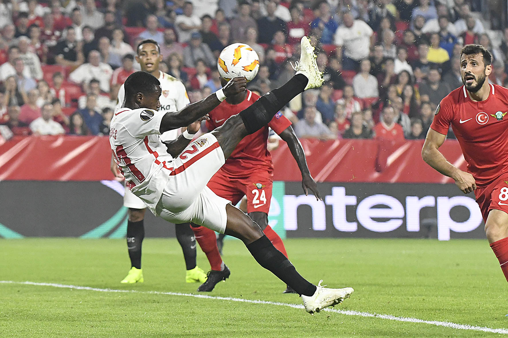 Promes del Sevilla FC ante el Akhisarspor