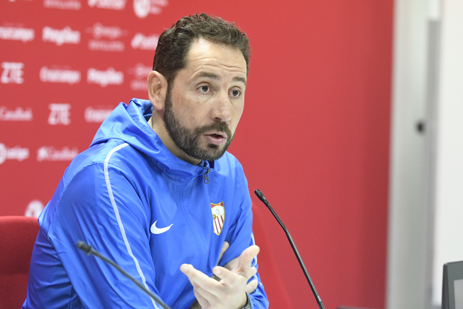 Machín en rueda de prensa previa al Levante 