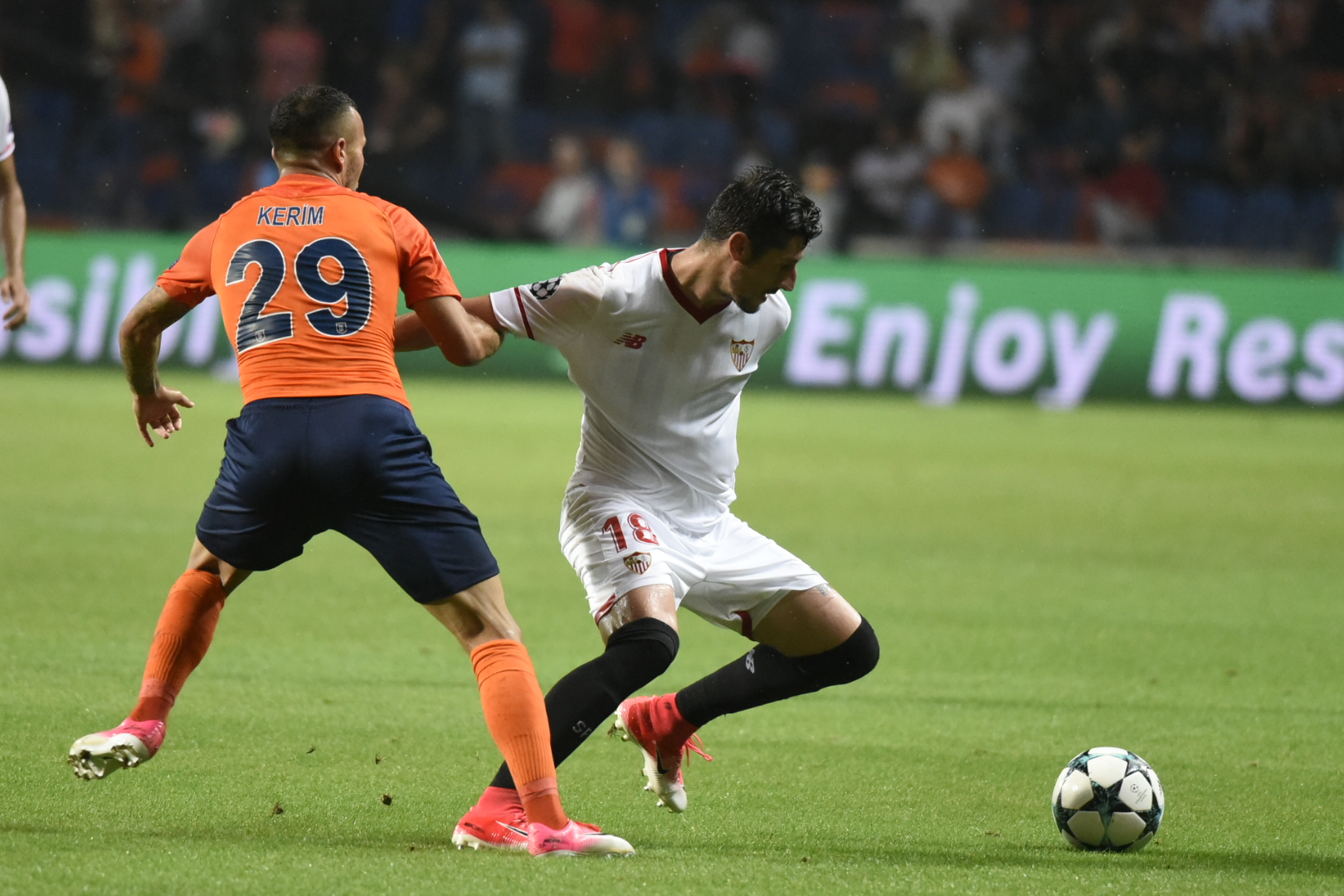 Escudero ante el Basaksehir en ida de Champions