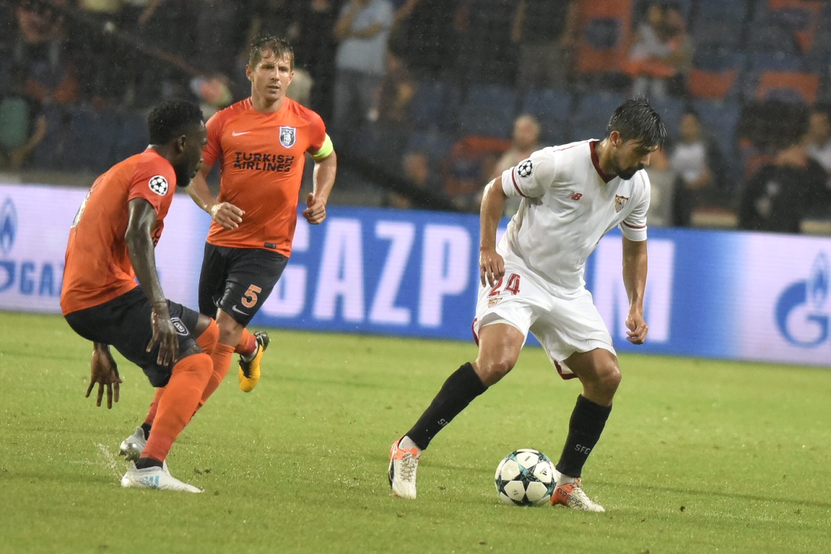 Nolito ante el Basaksehir turco