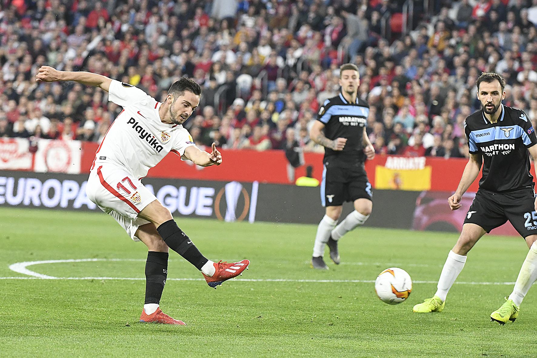 Sarabia del Sevilla FC ante la SS Lazio