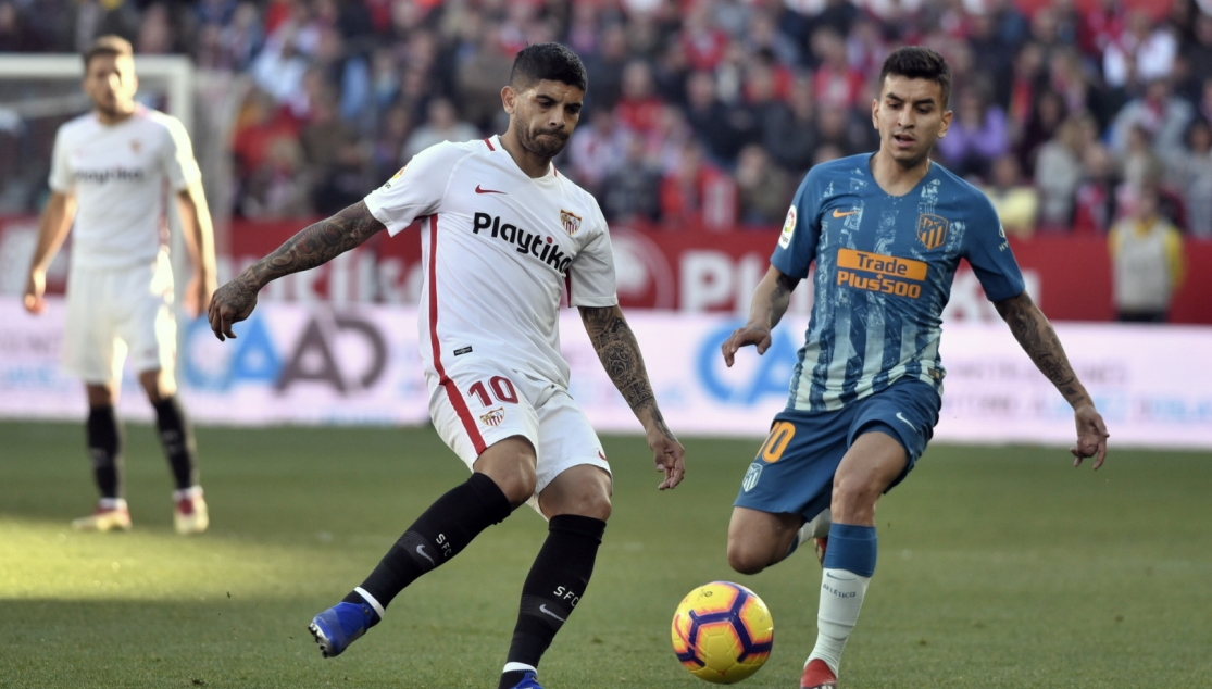 Banega ante el Atlético