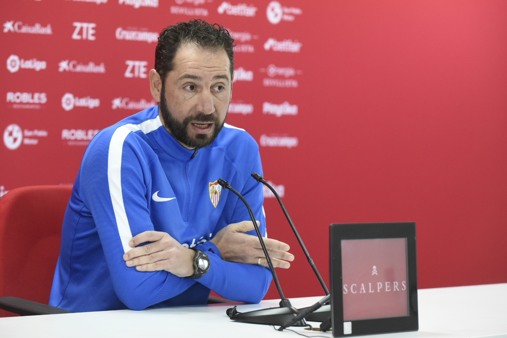 Machín en rueda de prensa 