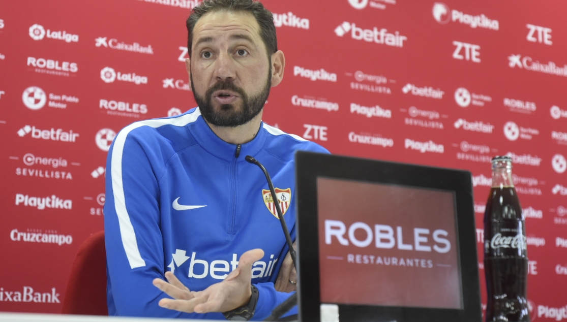 Pablo Machín en rueda de prensa analizando el encuentro liguero ante la Real Sociedad