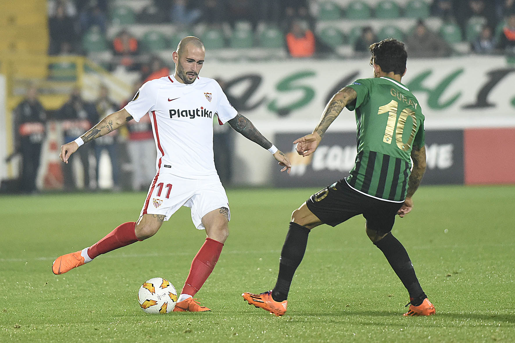 Aleix Vidal frente al Akhisarspor