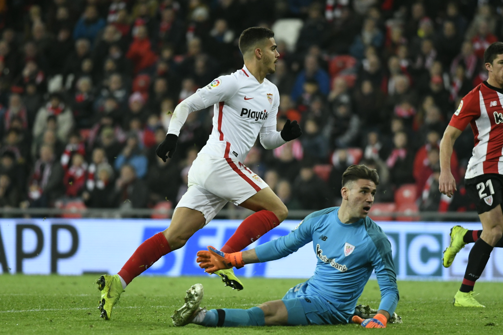 André Silva del Sevilla FC ante el Athletic Club