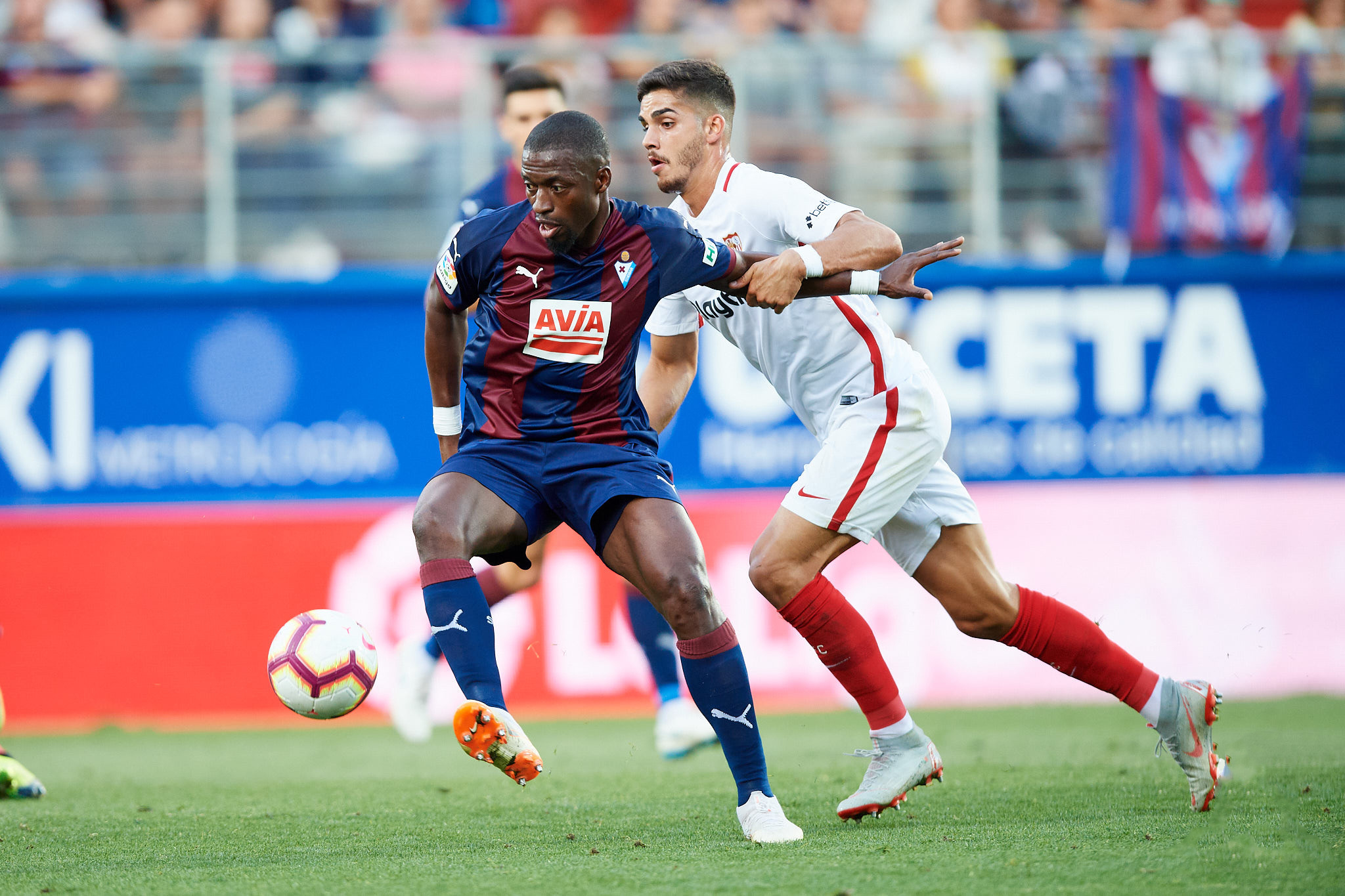 André Silva del Sevilla FC ante el Eibar