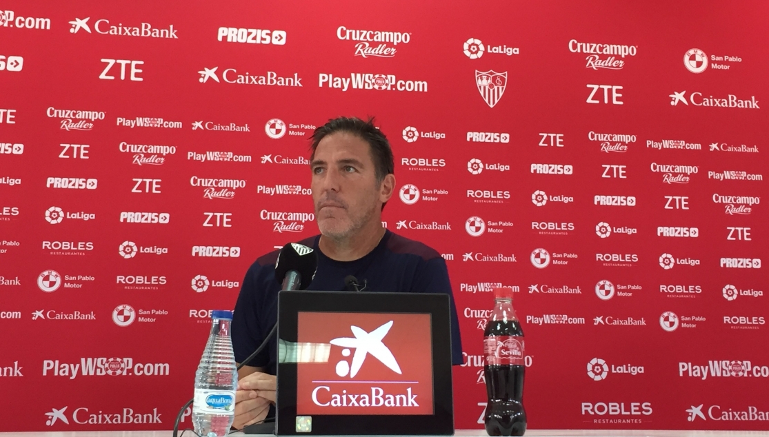 Eduardo Berizzo en sala de prensa