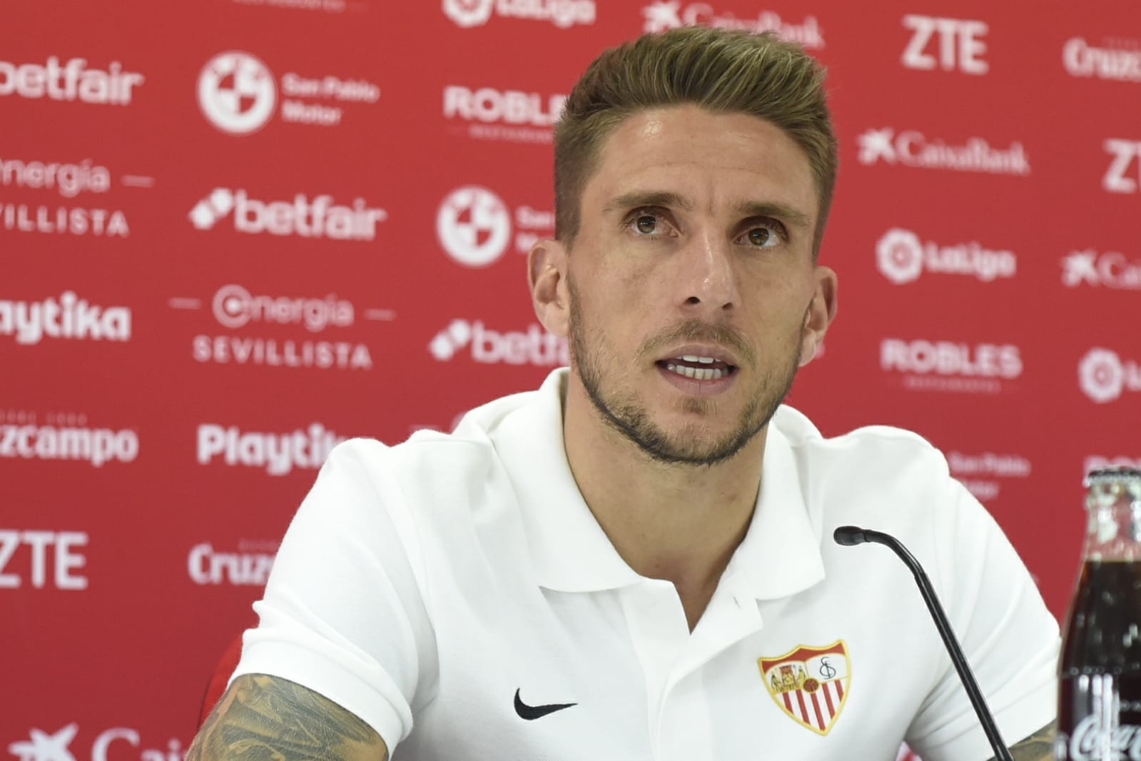 Carriço del Sevilla FC en la sala de prensa