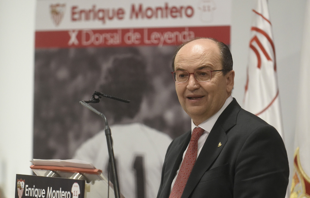 José Castro en el acto del Dorsal de Leyenda a Enrique Montero