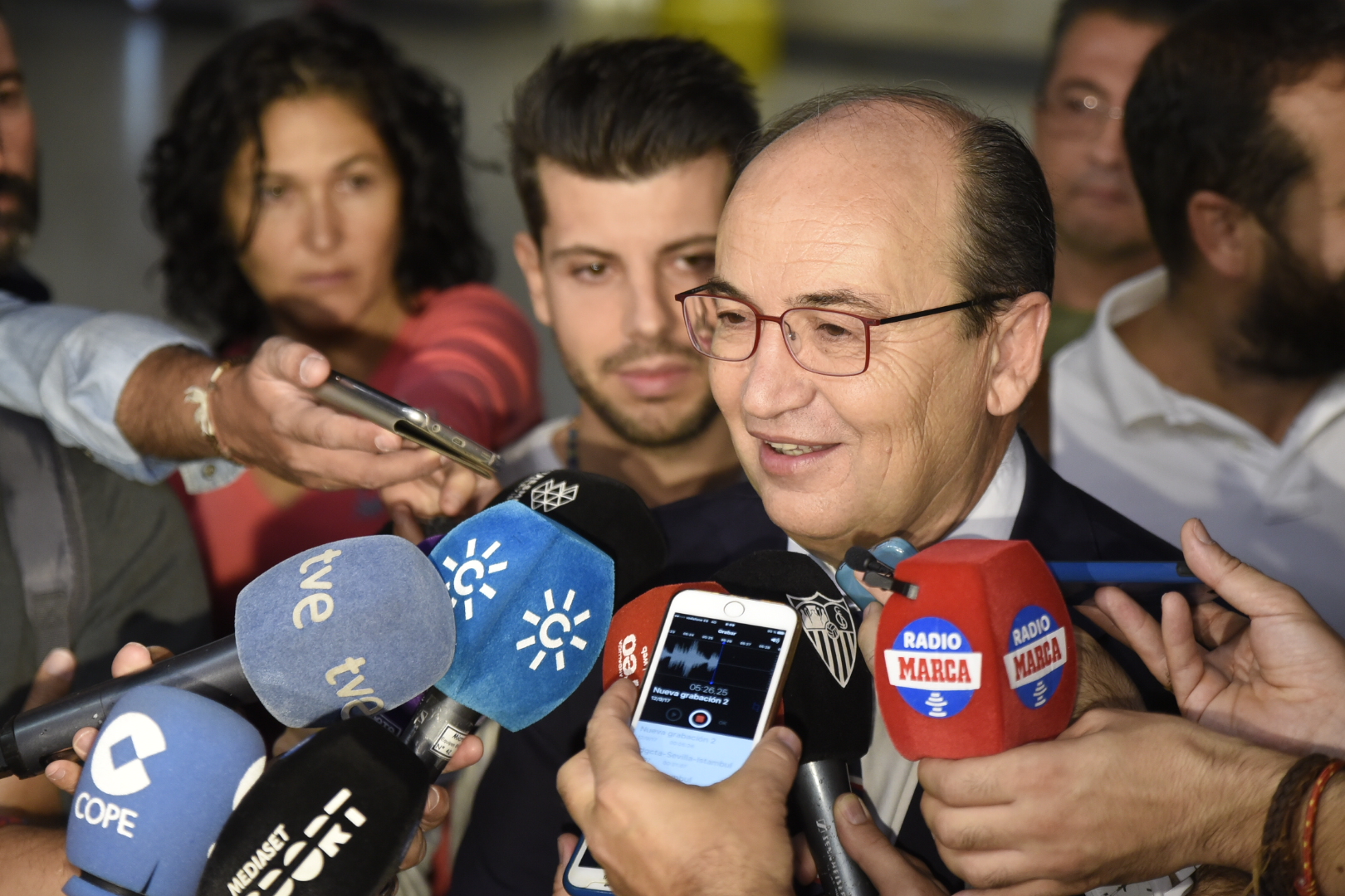 El presidente José Castro, ante los medios de comunicación