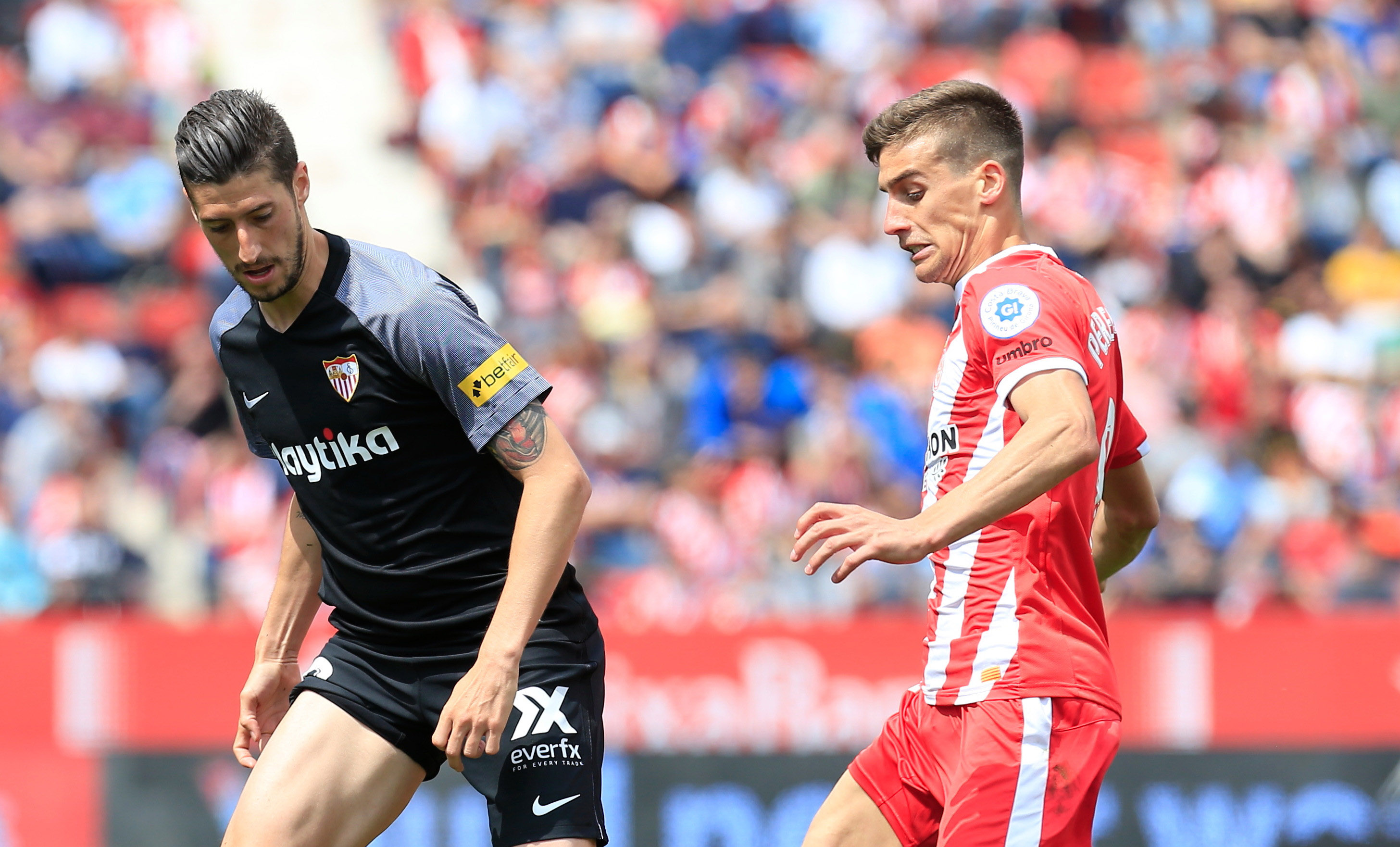 Escudero del Sevilla FC ante el Girona FC