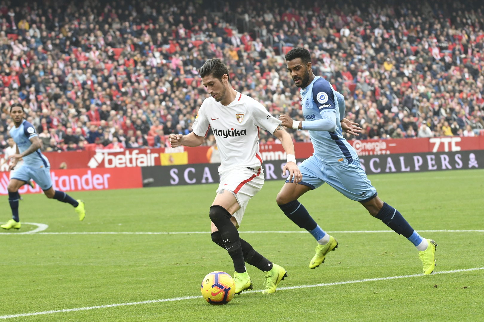 Escudero del Sevilla FC ante el Girona FC