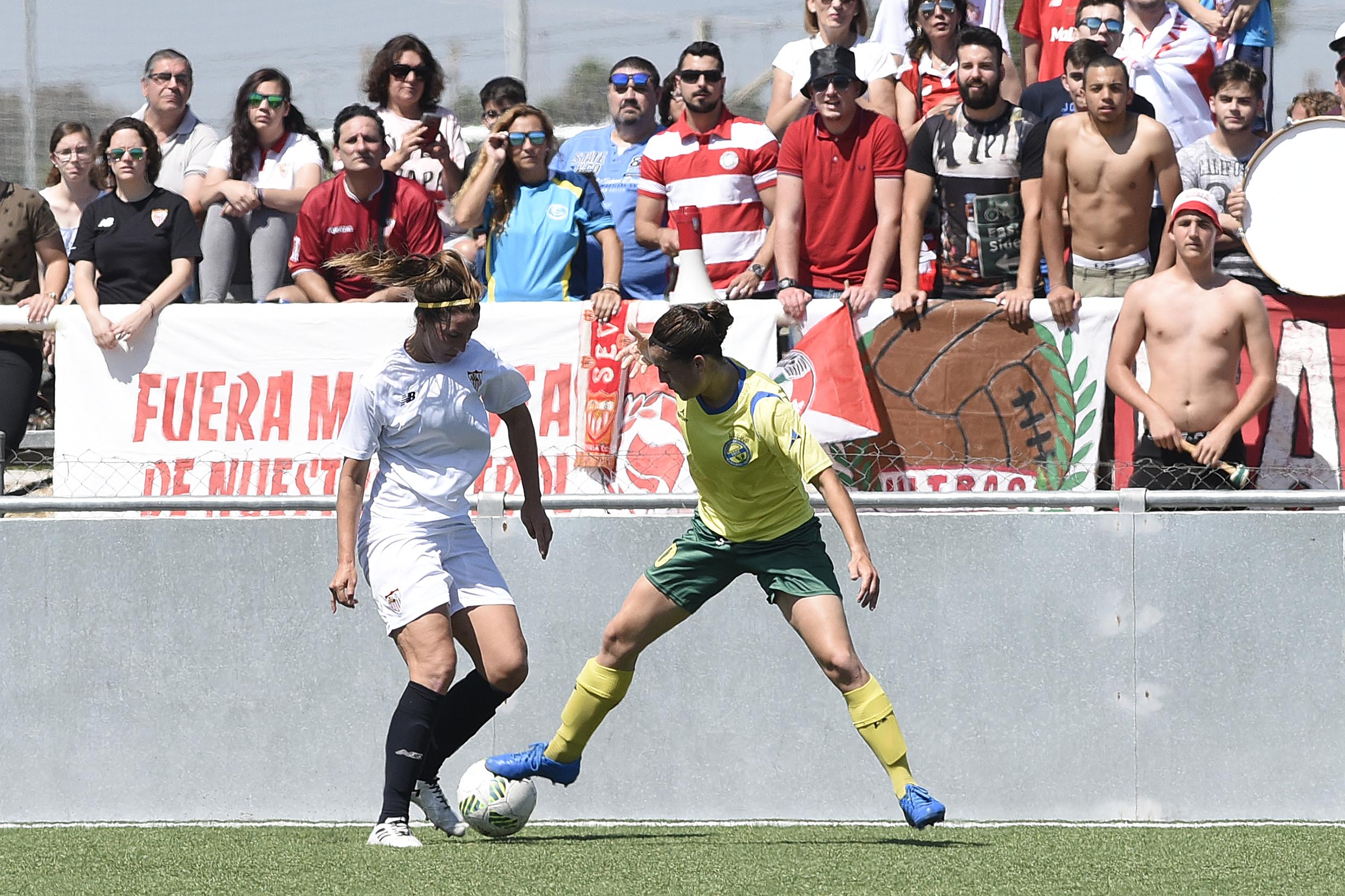 Jenni del Sevilla FC Femenino ante la SD San Ignacio