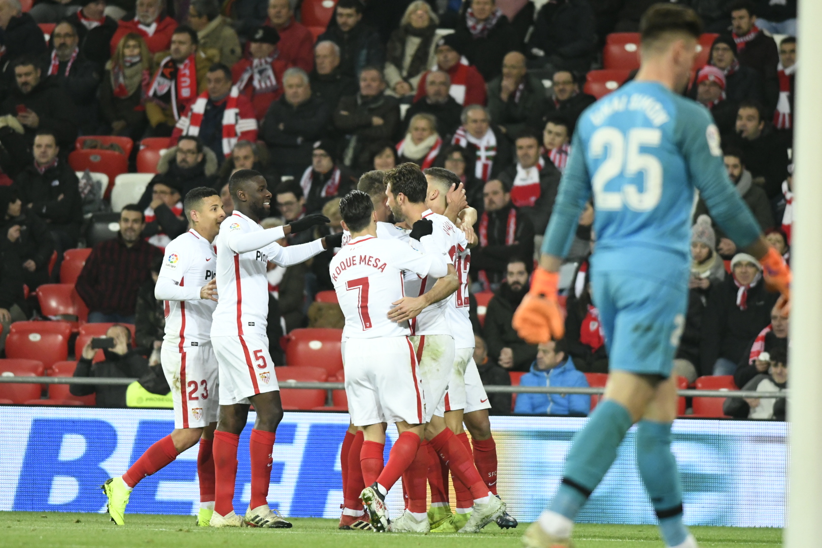 El Sevilla FC celebra un gol ante el Athletic