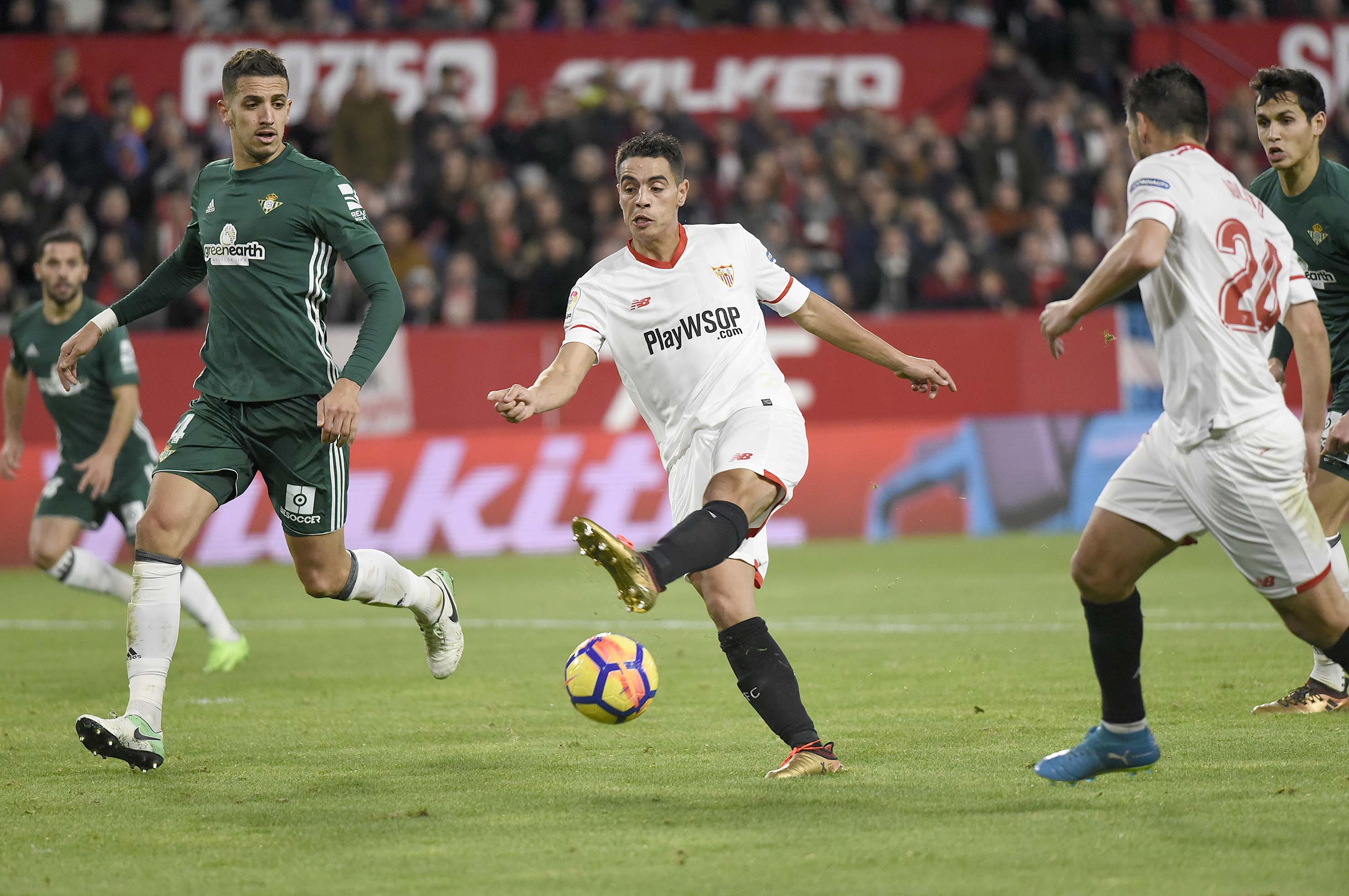 Ben Yedder del Sevilla FC ante el Betis