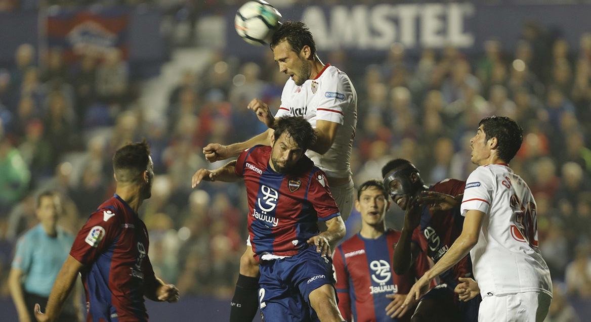 Partido entre el Levante UD y el Sevilla FC