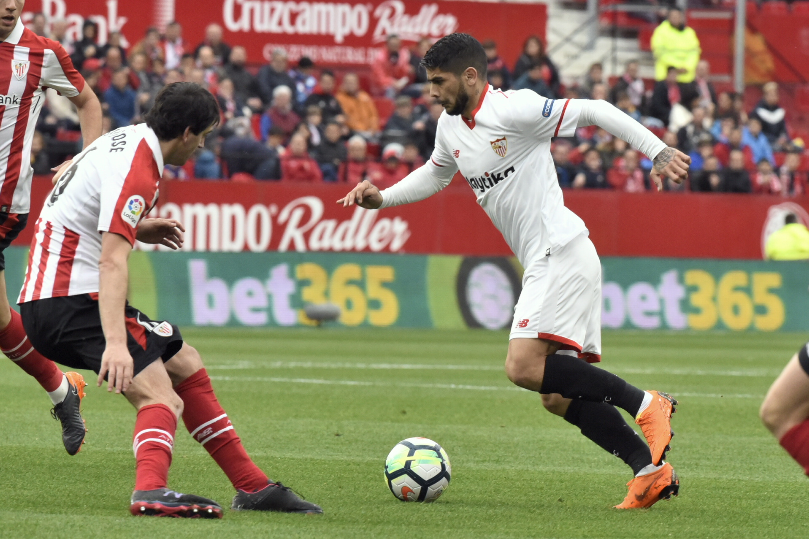 Banega del Sevilla FC ante el Athletic Club