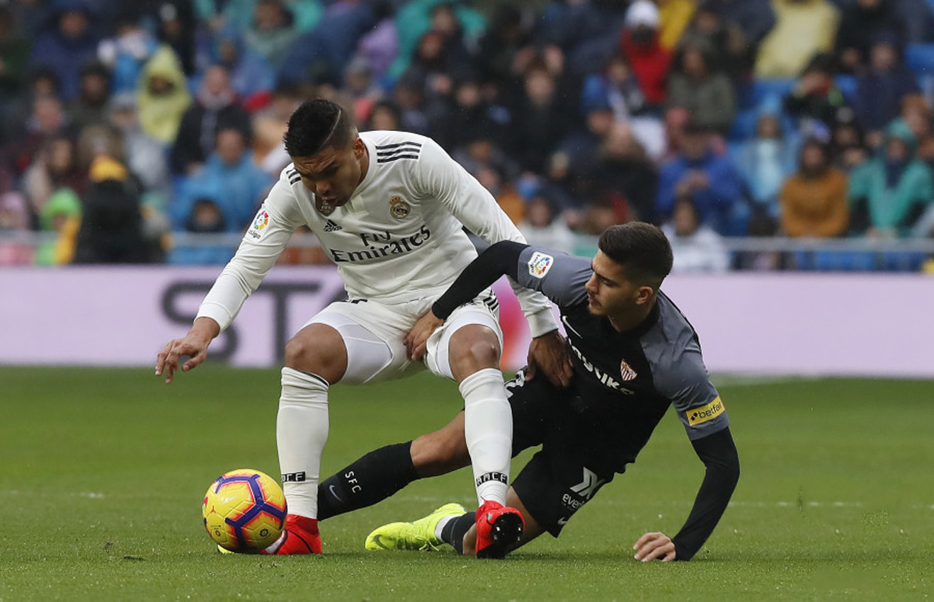 André Silva del Sevilla FC Ante el Real Madrid