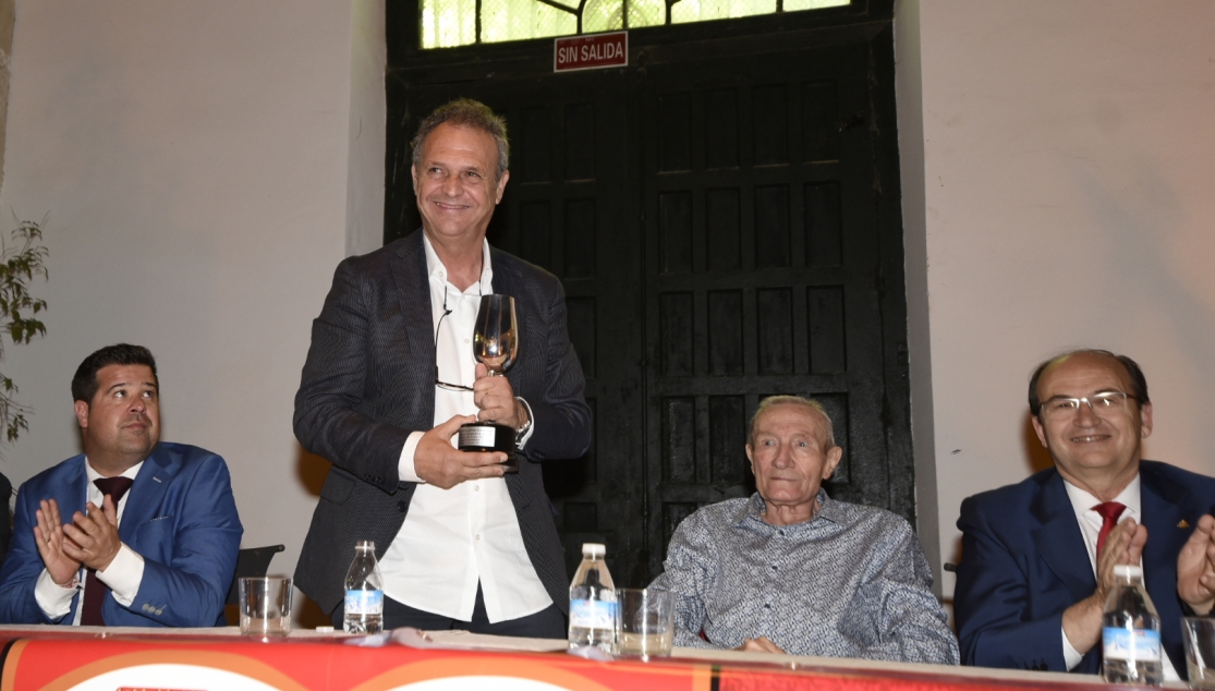 Joaquín Caparrós recibe el Catavino de Plata