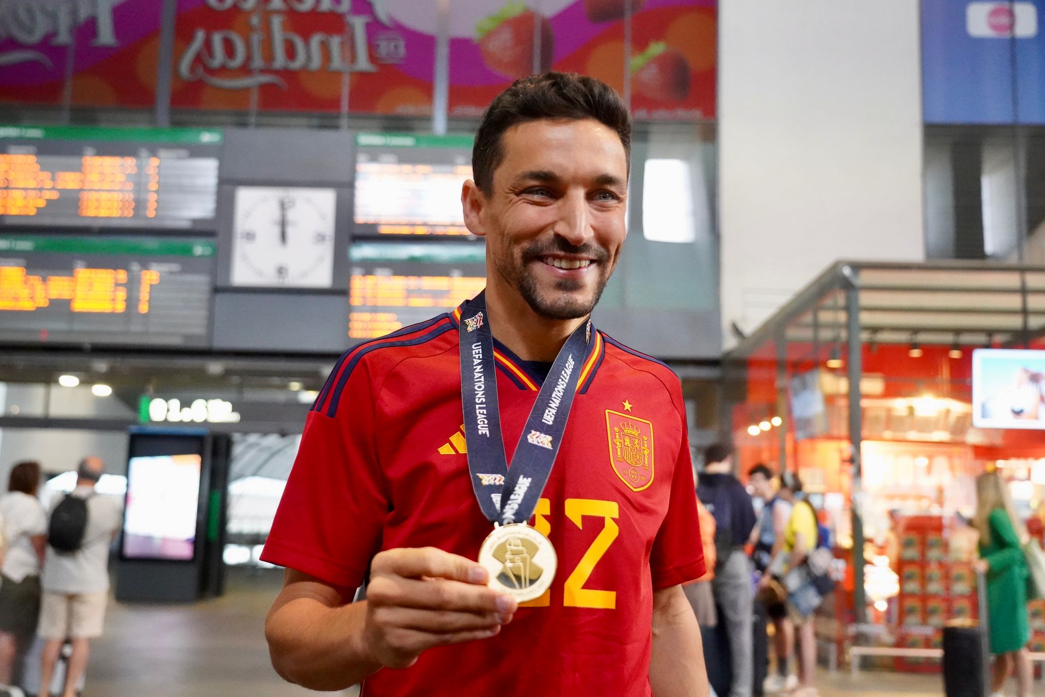 Imagen de Jesús Navas a su llegada a Sevilla