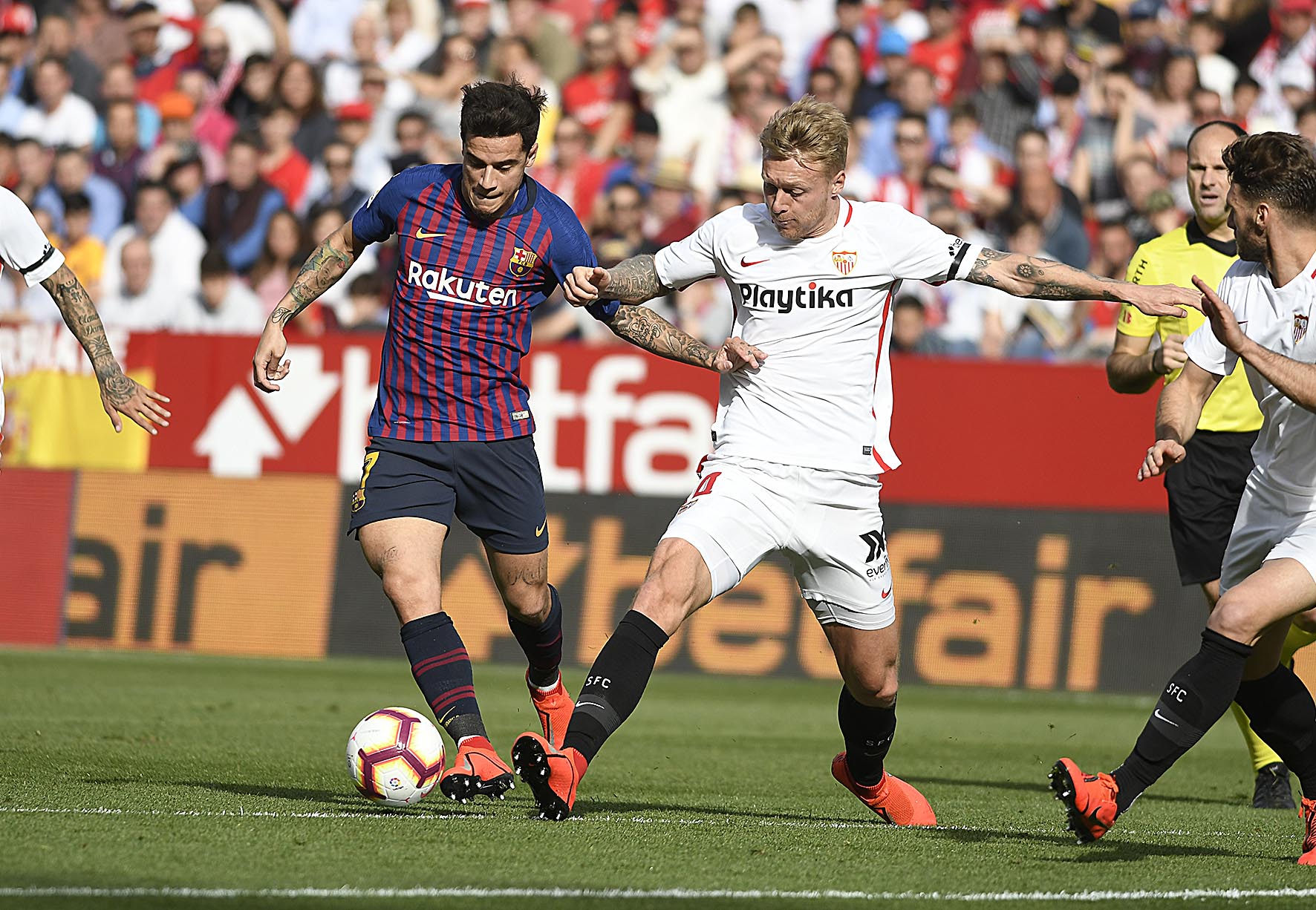 Kjaer del Sevilla FC ante el FC Barcelona