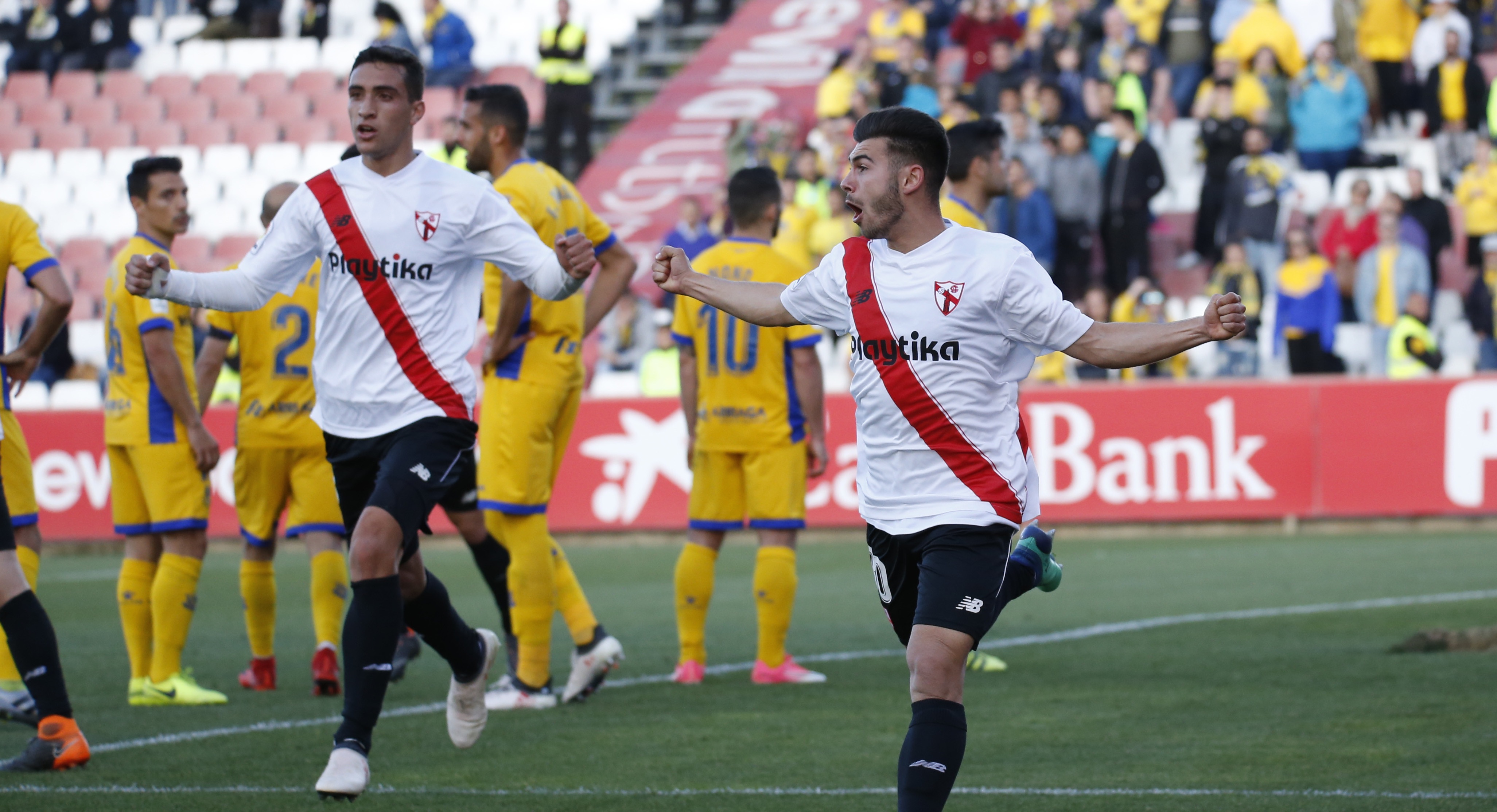 Lara festeja su gol ante el Alcorcón