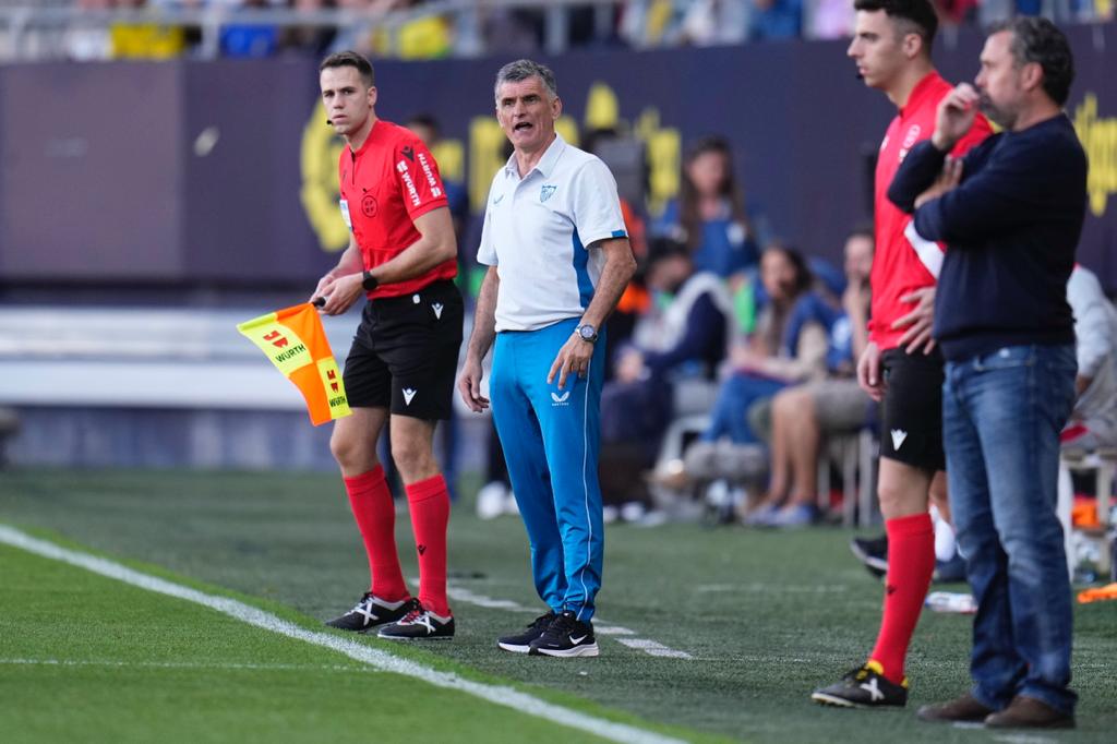 José Luis Mendilibar dirigiendo al Sevilla FC en su debut 