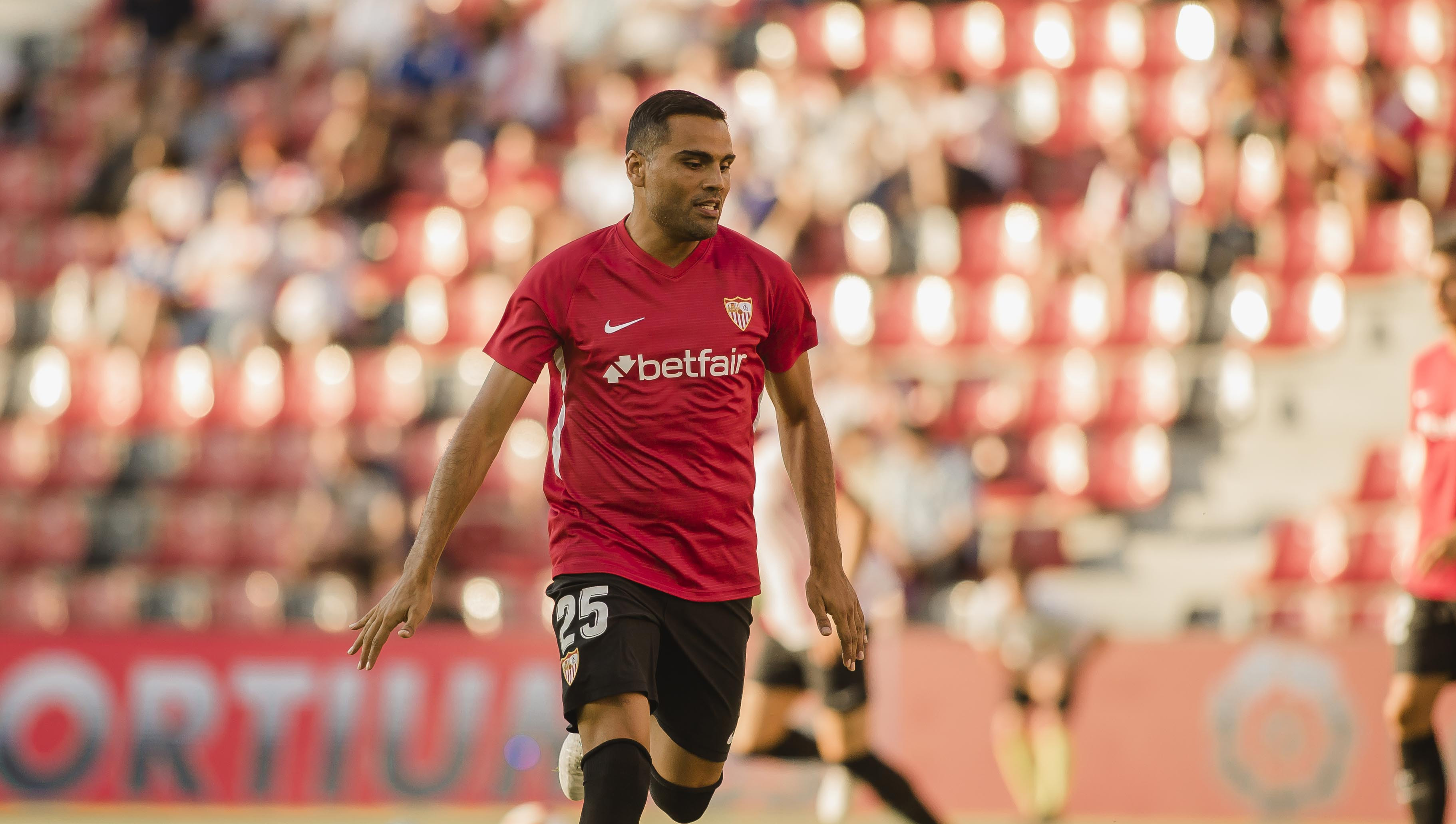 Mercado del Sevilla FC en el calentamiento en Vallecas