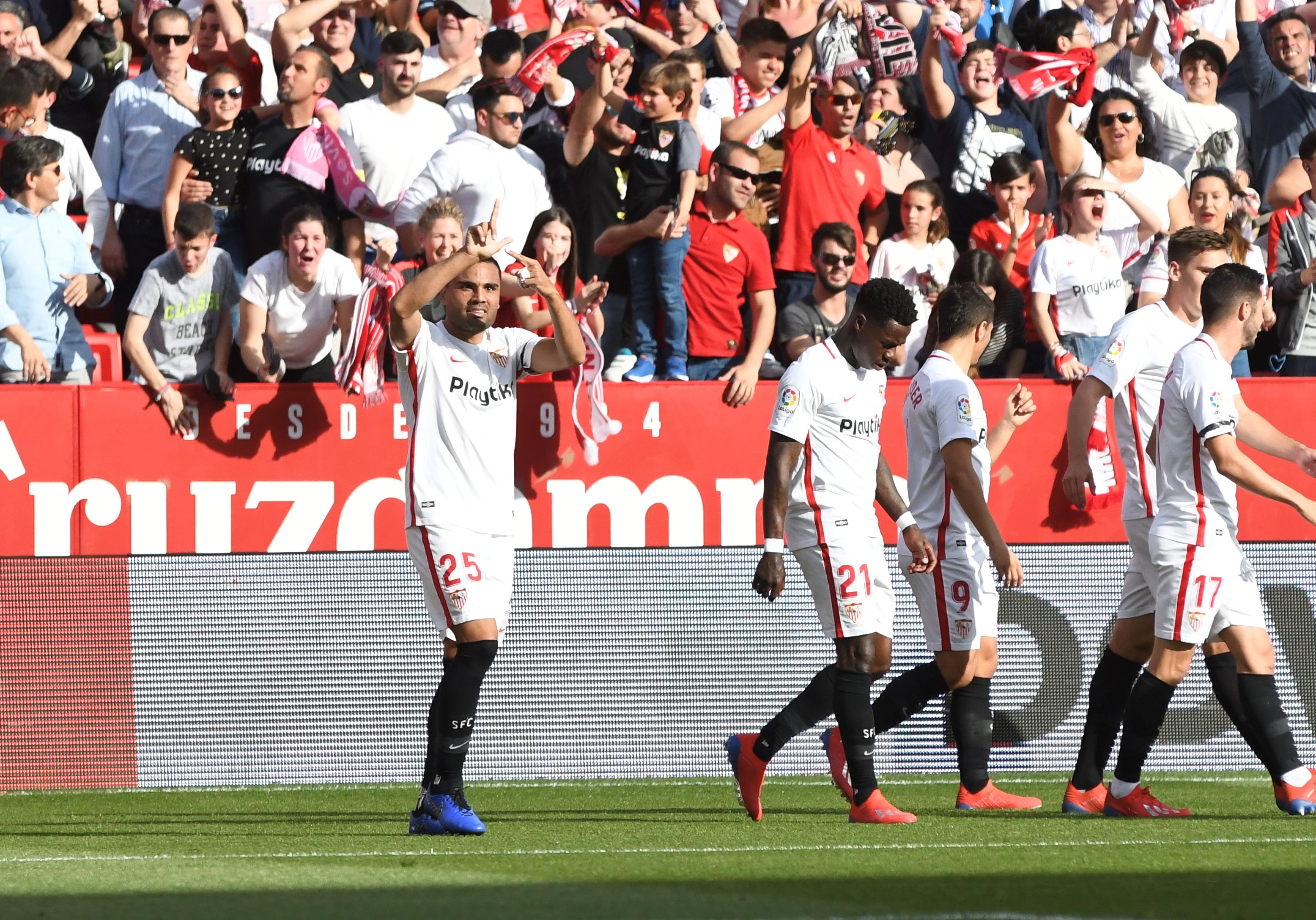 Mercado del Sevilla FC ante el FC Barcelona