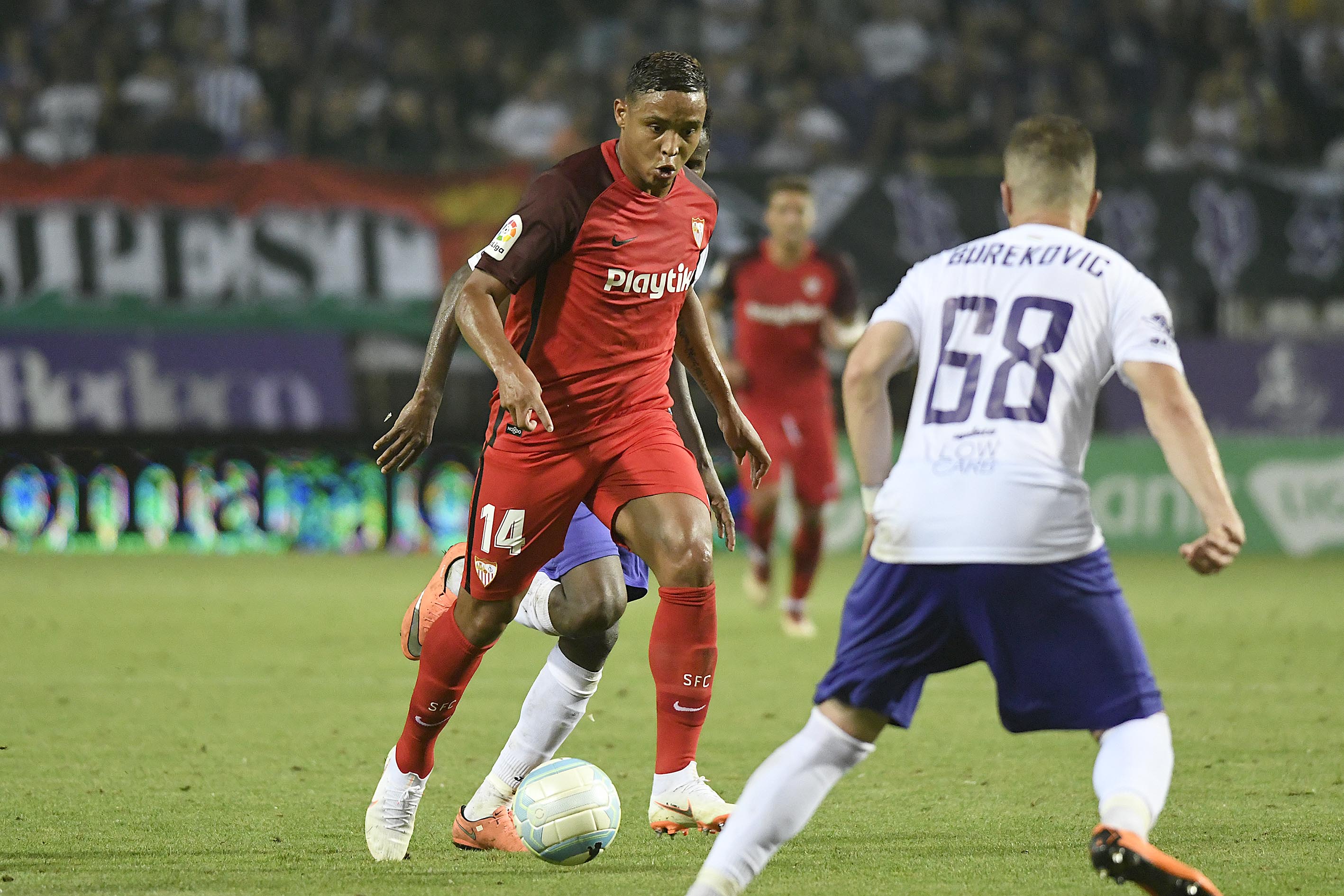 Muriel del Sevilla FC ante el Újpest FC