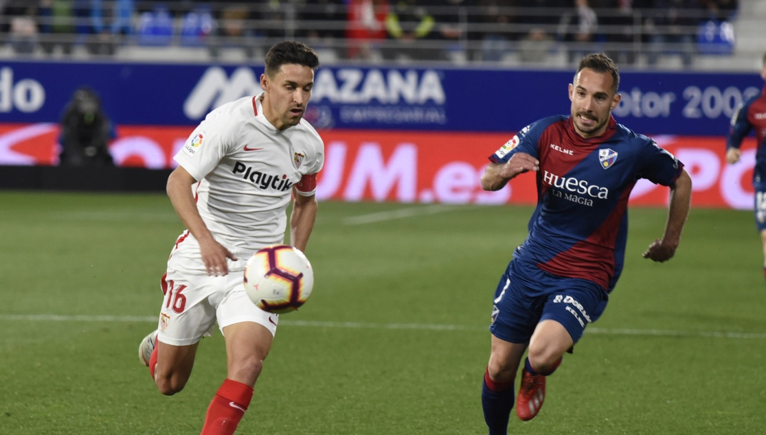 Jesús Navas del Sevilla FC ante la SD Huesca