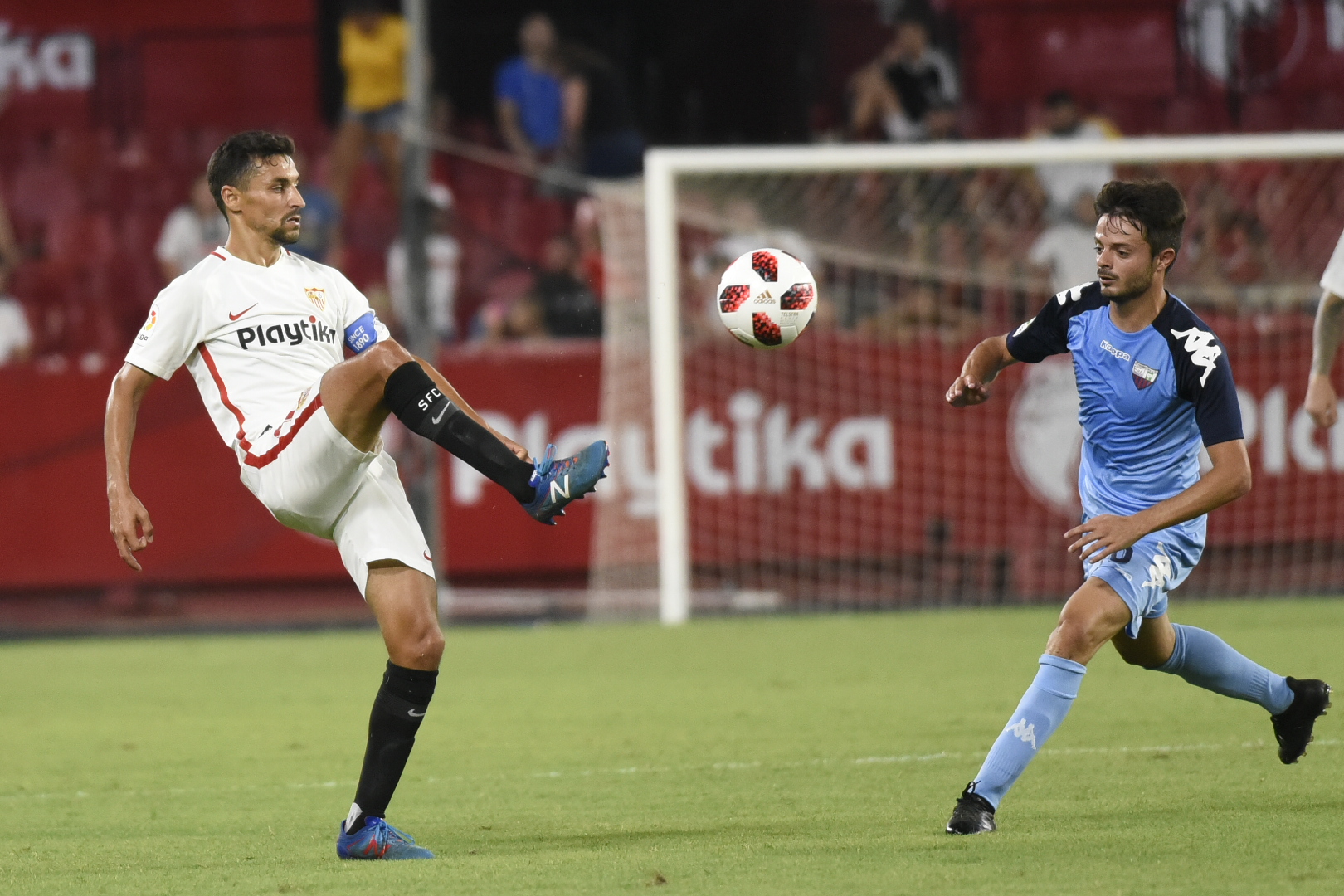 Jesús Navas del Sevilla FC ante el Extremadura UD