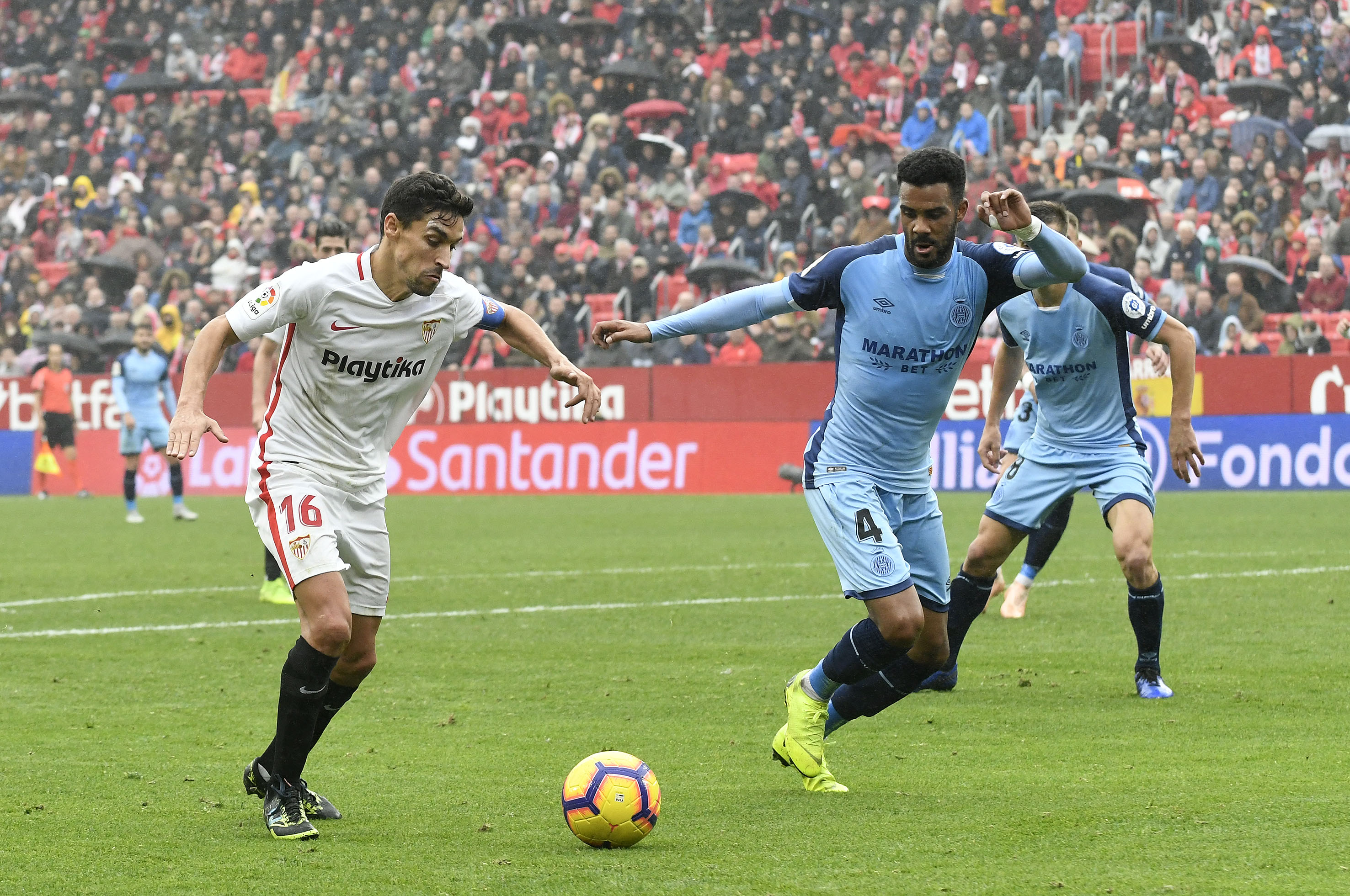 Jesús Navas del Sevilla FC ante el Girona FC