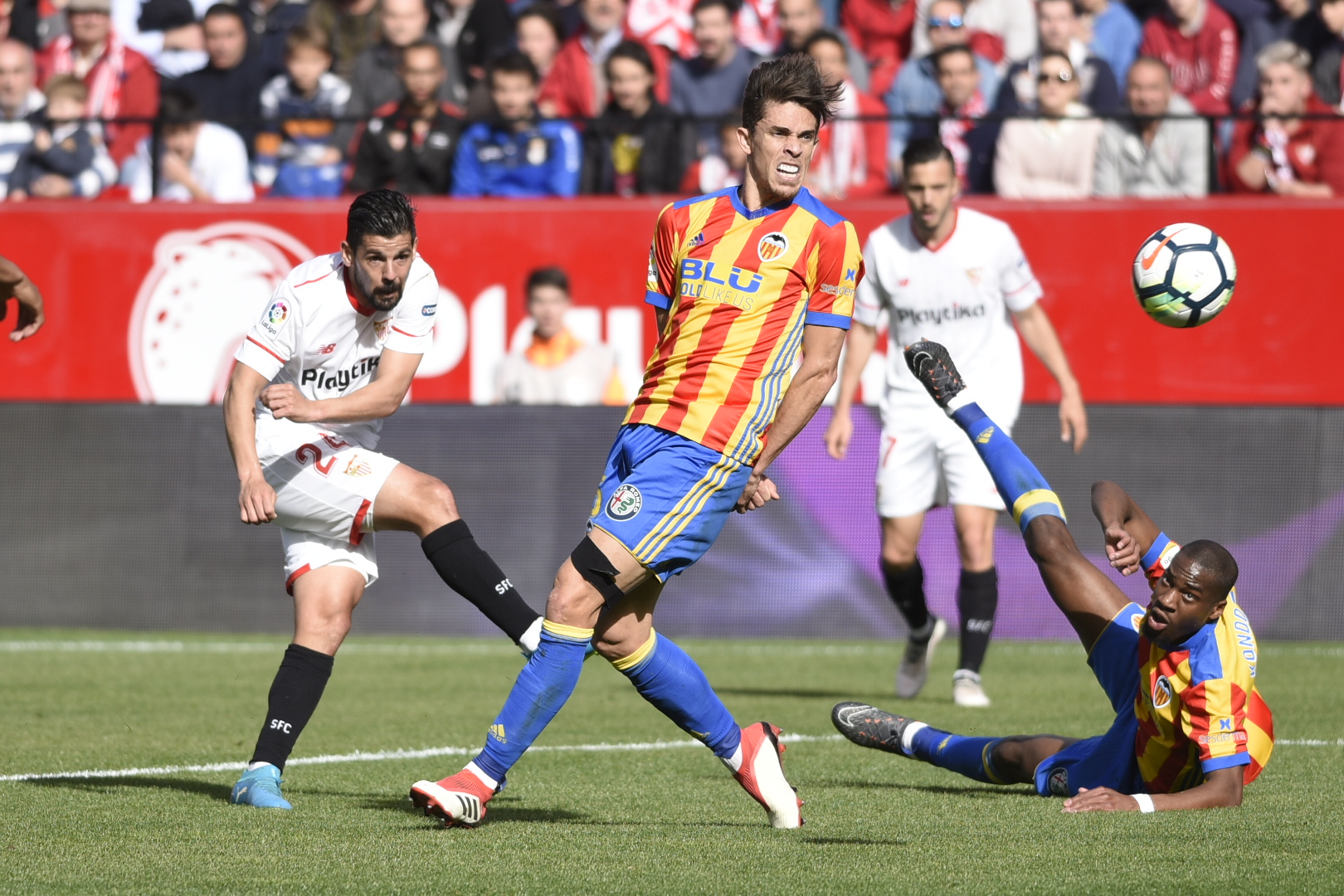 Nolito del Sevilla FC ante el Atlético