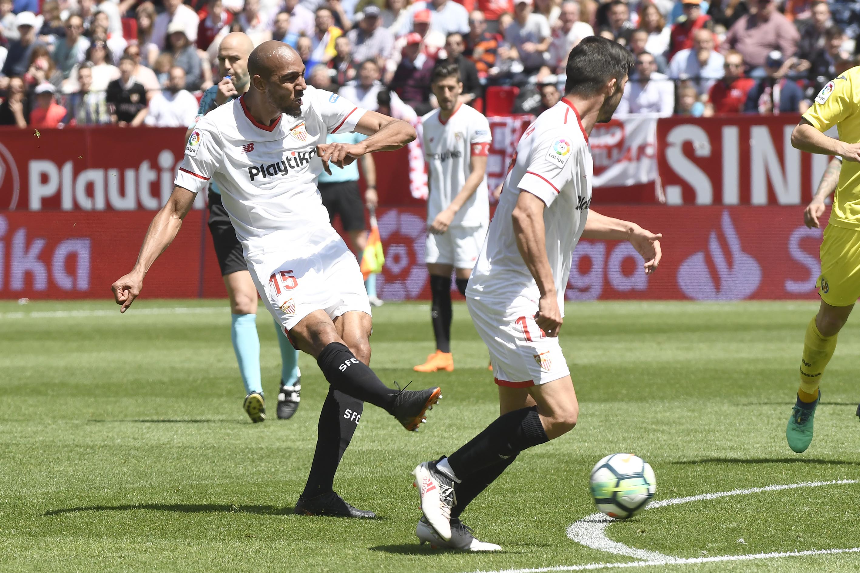 Nzonzi del Sevilla FC ante el Villarreal CF