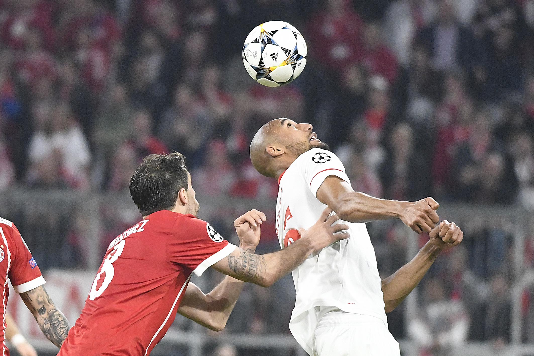 Nzonzi del Sevilla FC ante el FC Bayern