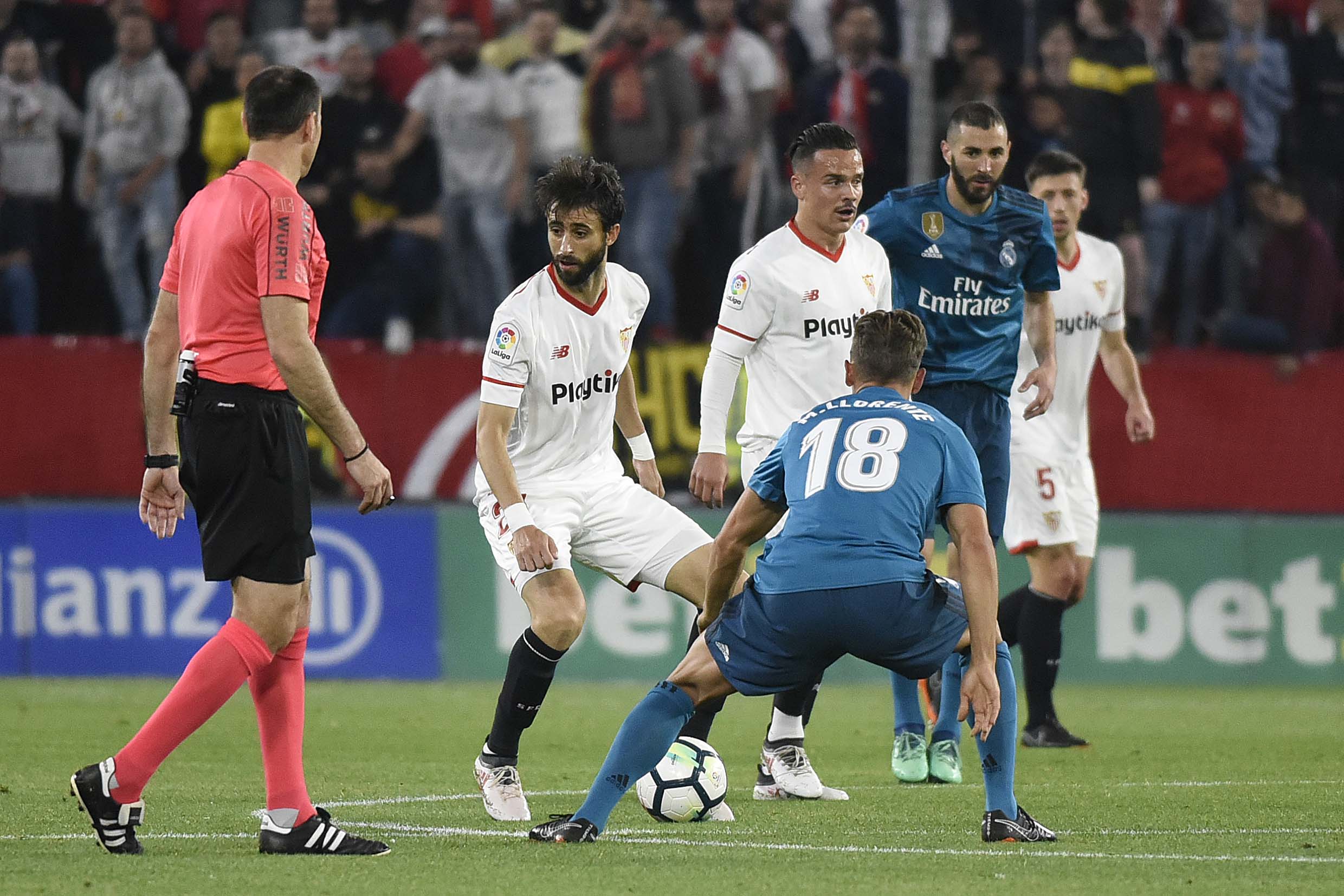 Nico Pareja del Sevilla FC ante el Real Madrid