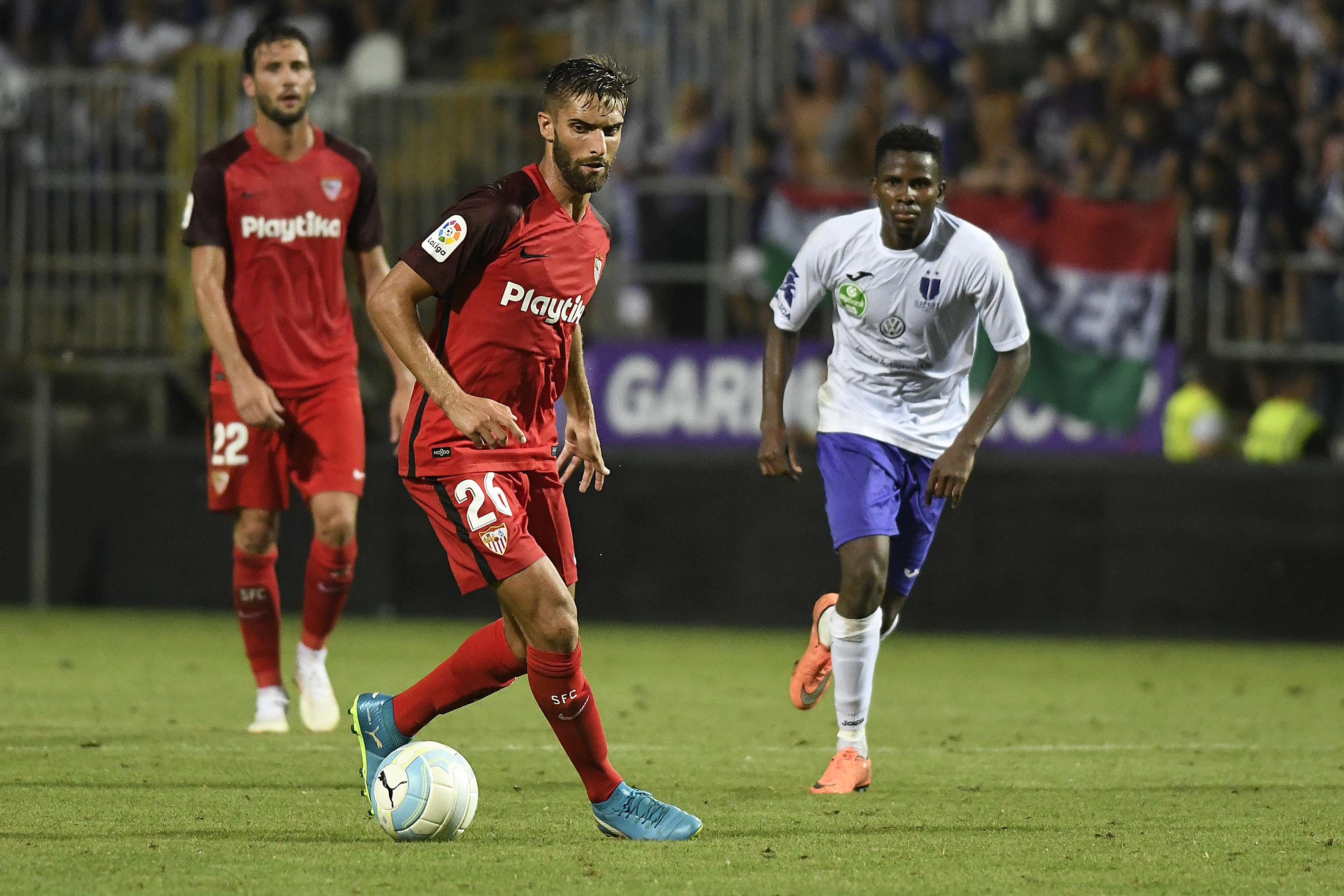 Pejiño ante el Újpest en el partido de vuelta