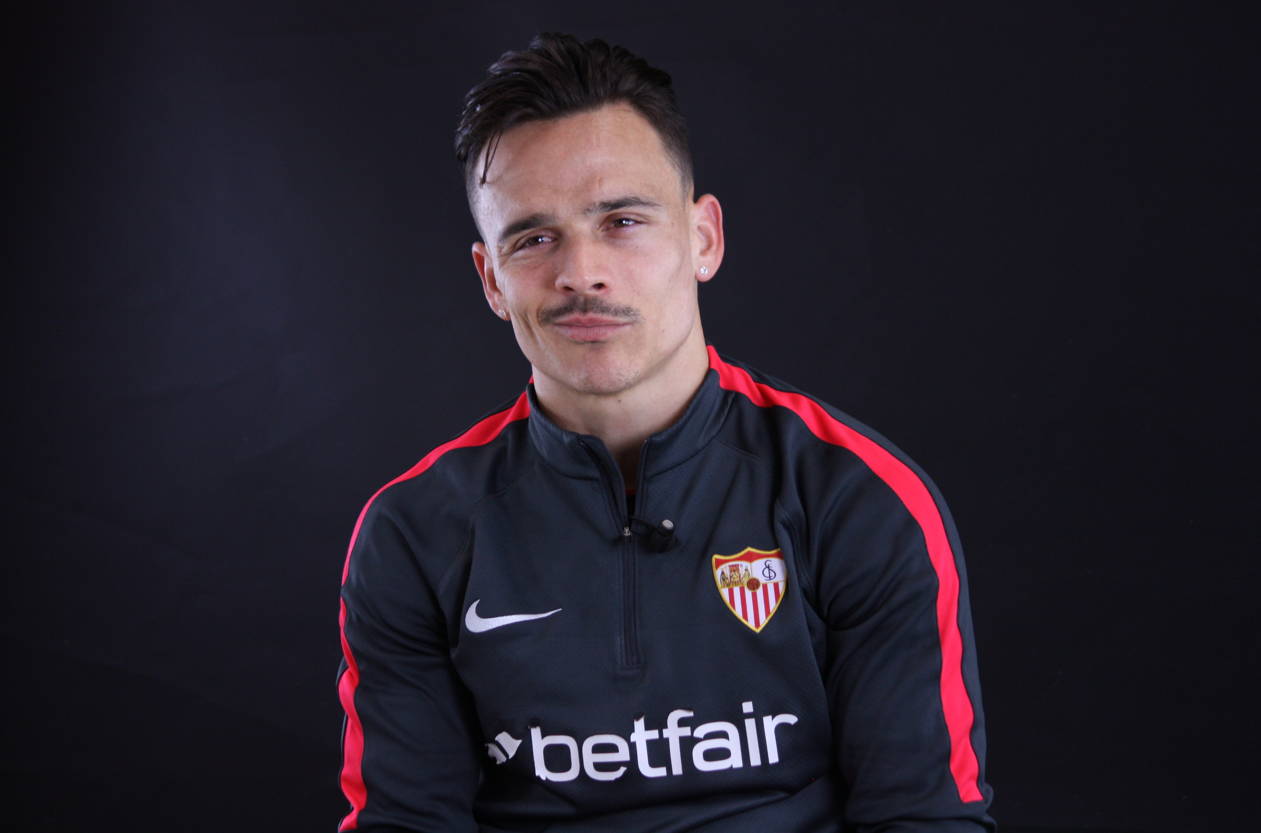 Roque Mesa atendió a los medios oficiales del Sevilla FC