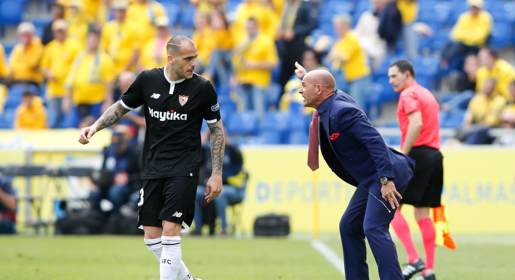 Sandro atiende al banquillo en Las Palmas