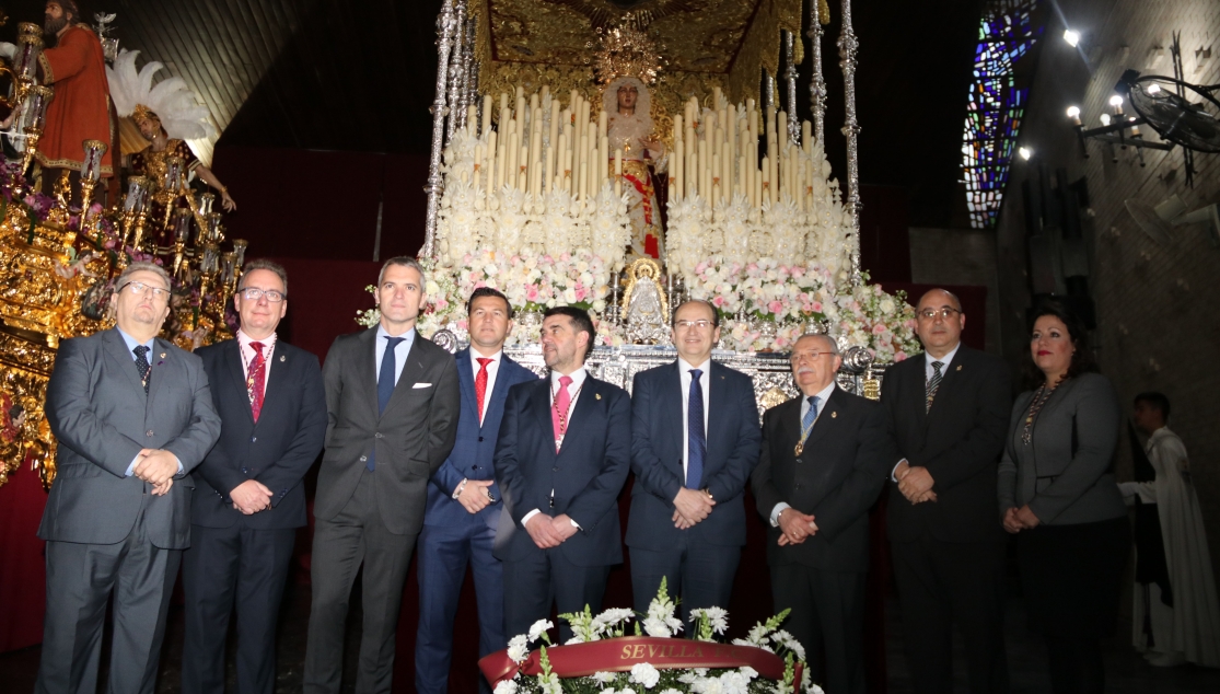 Ofrenda floral a la Hermandad de San Pablo