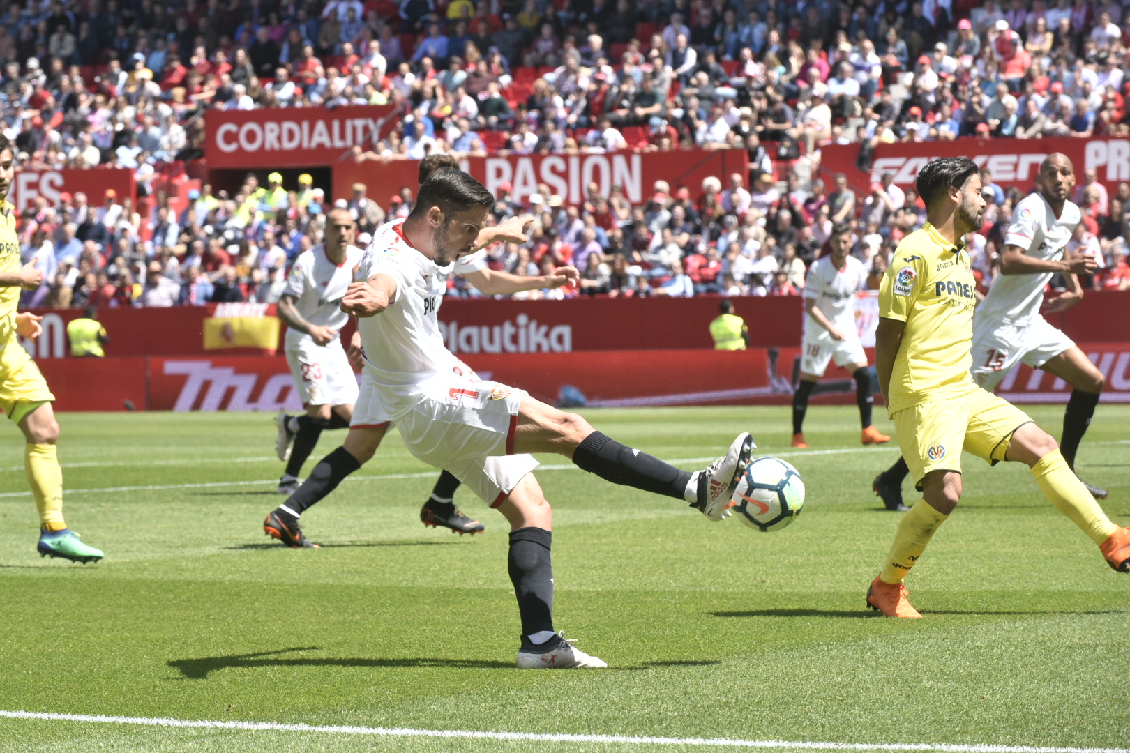 Sarabia del Sevilla FC ante el Villarreal